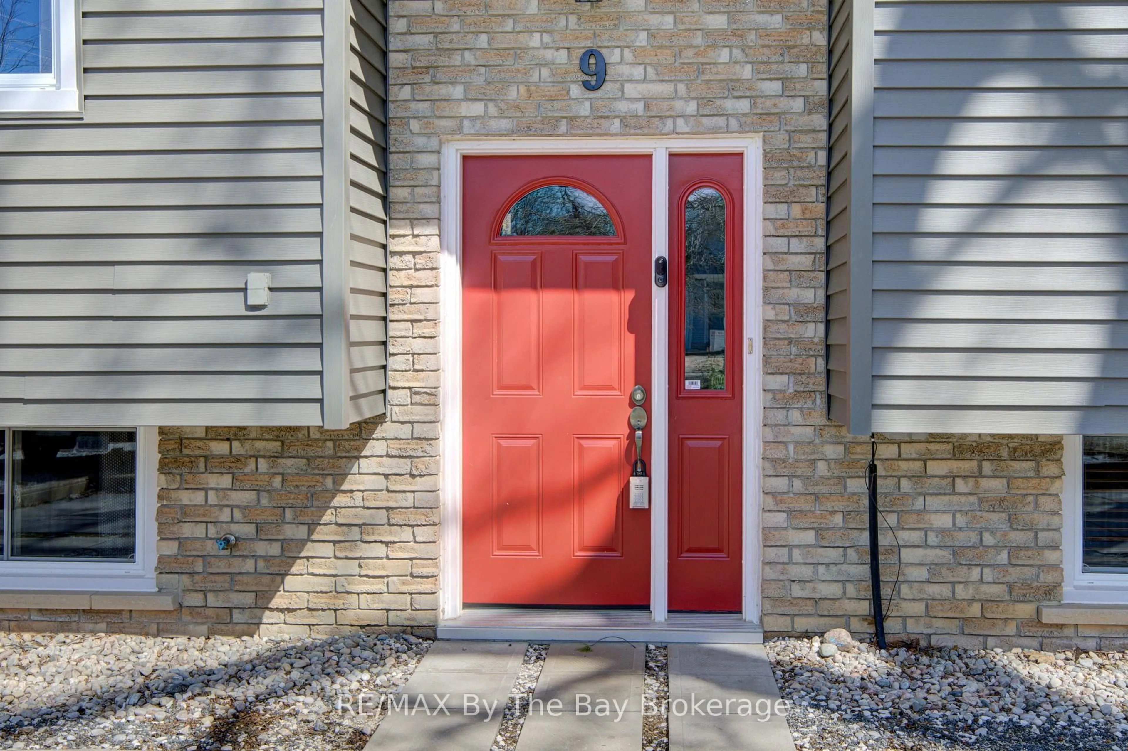 Indoor entryway for 9 Frederick Dr, Wasaga Beach Ontario L9Z 1P9