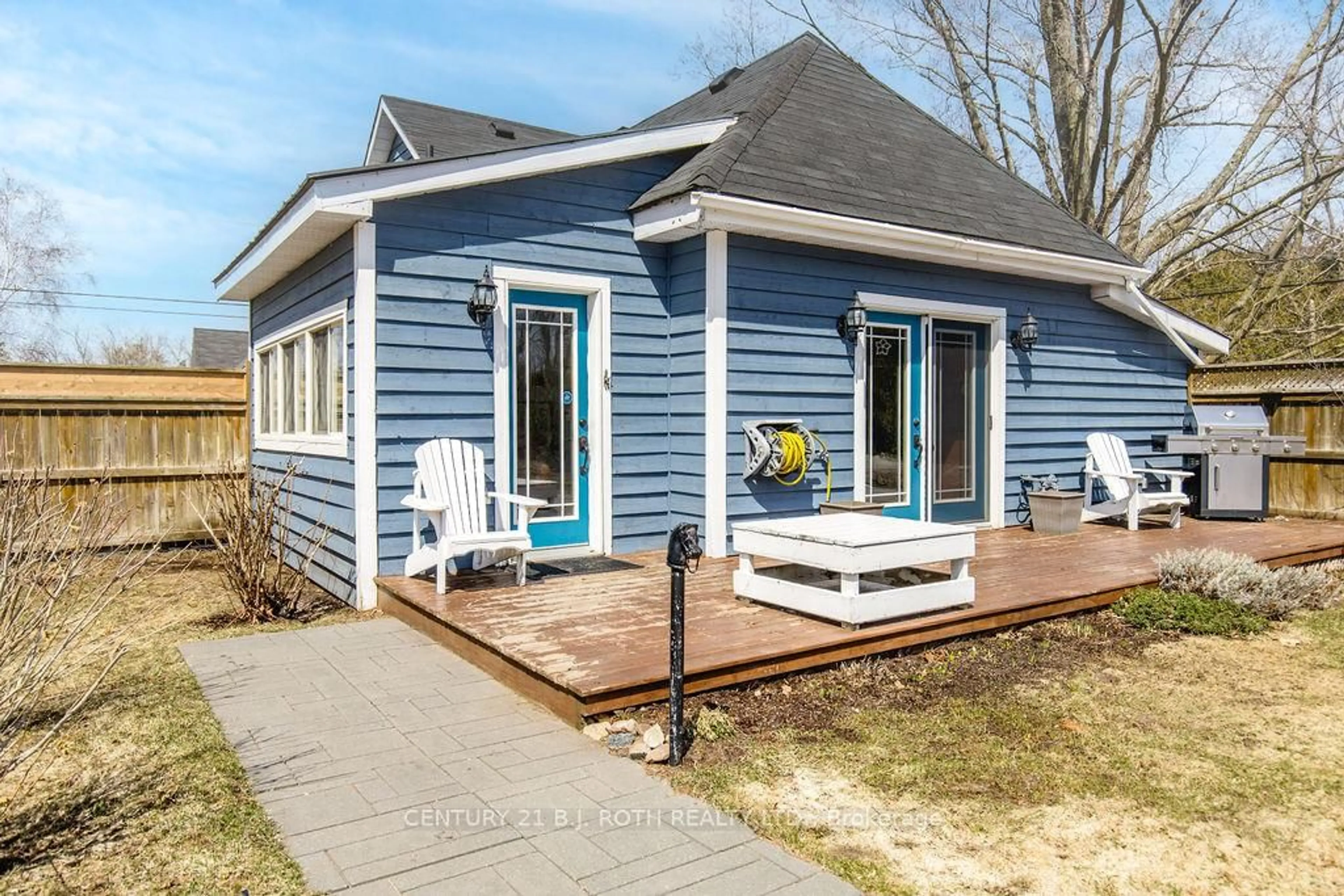 Home with vinyl exterior material, street for 490 Park St, Tay Ontario L0K 2A0