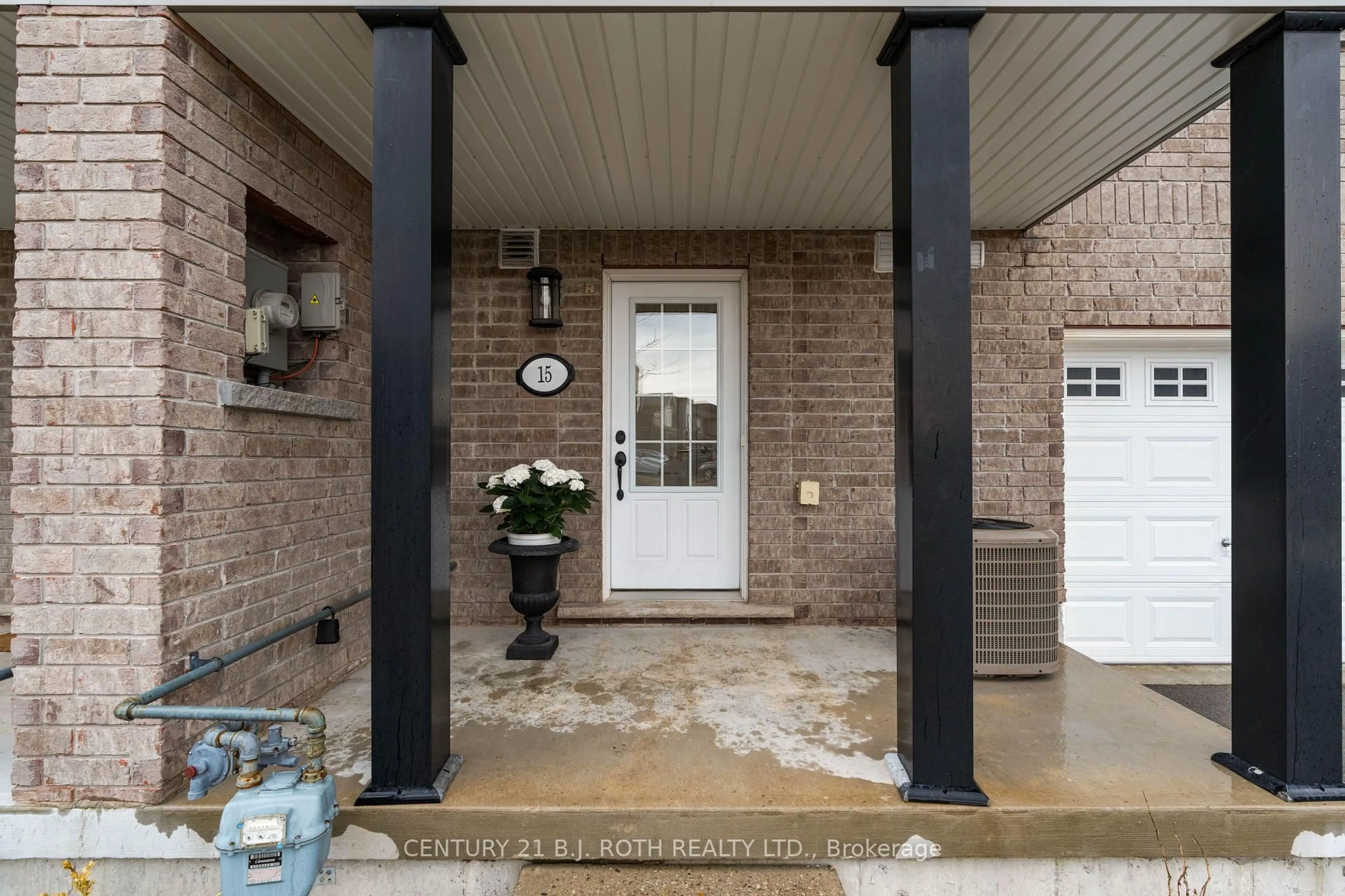Indoor entryway for 15 Kodiak Terr, Barrie Ontario L9J 0J4
