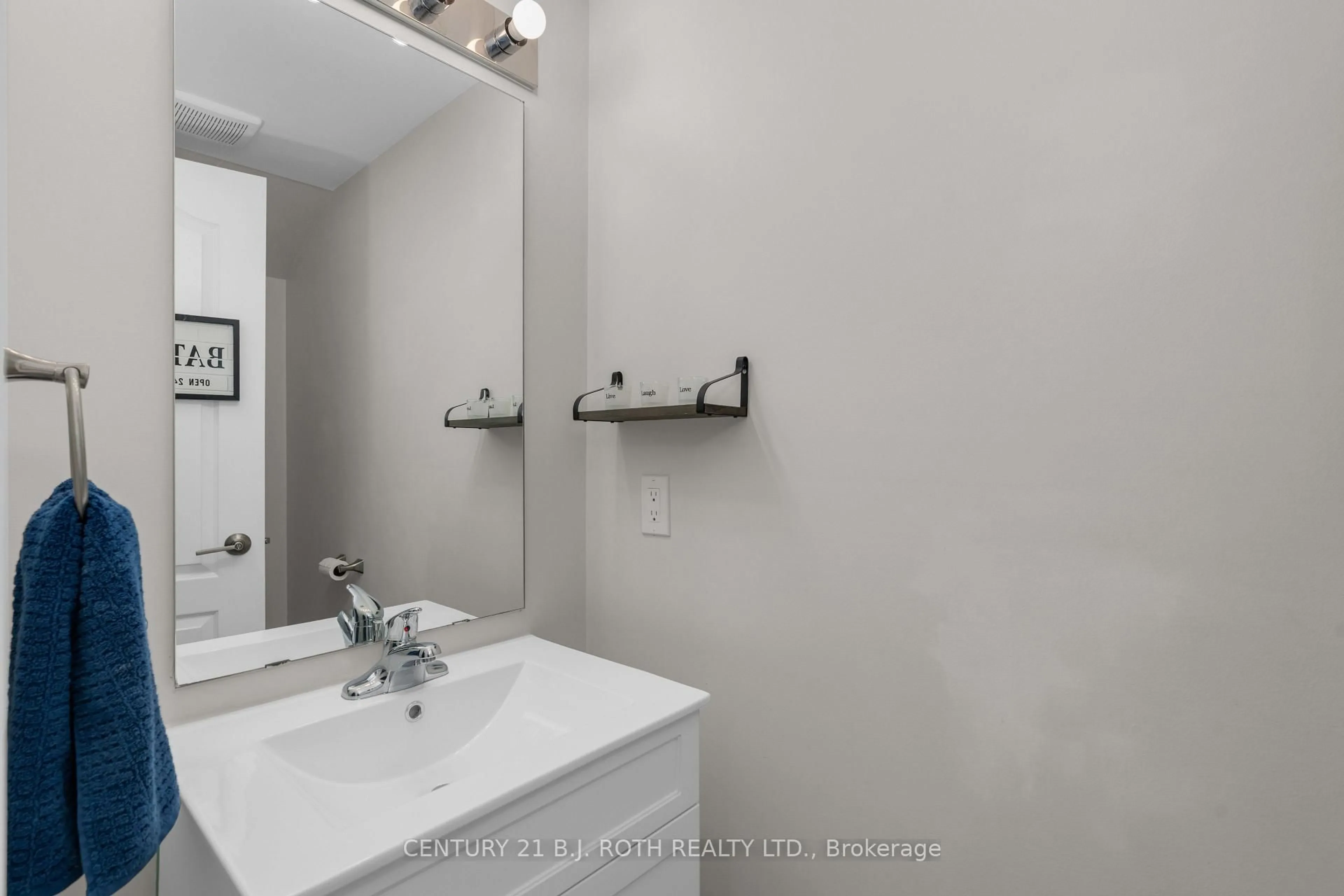 Standard bathroom, ceramic/tile floor for 15 Kodiak Terr, Barrie Ontario L9J 0J4