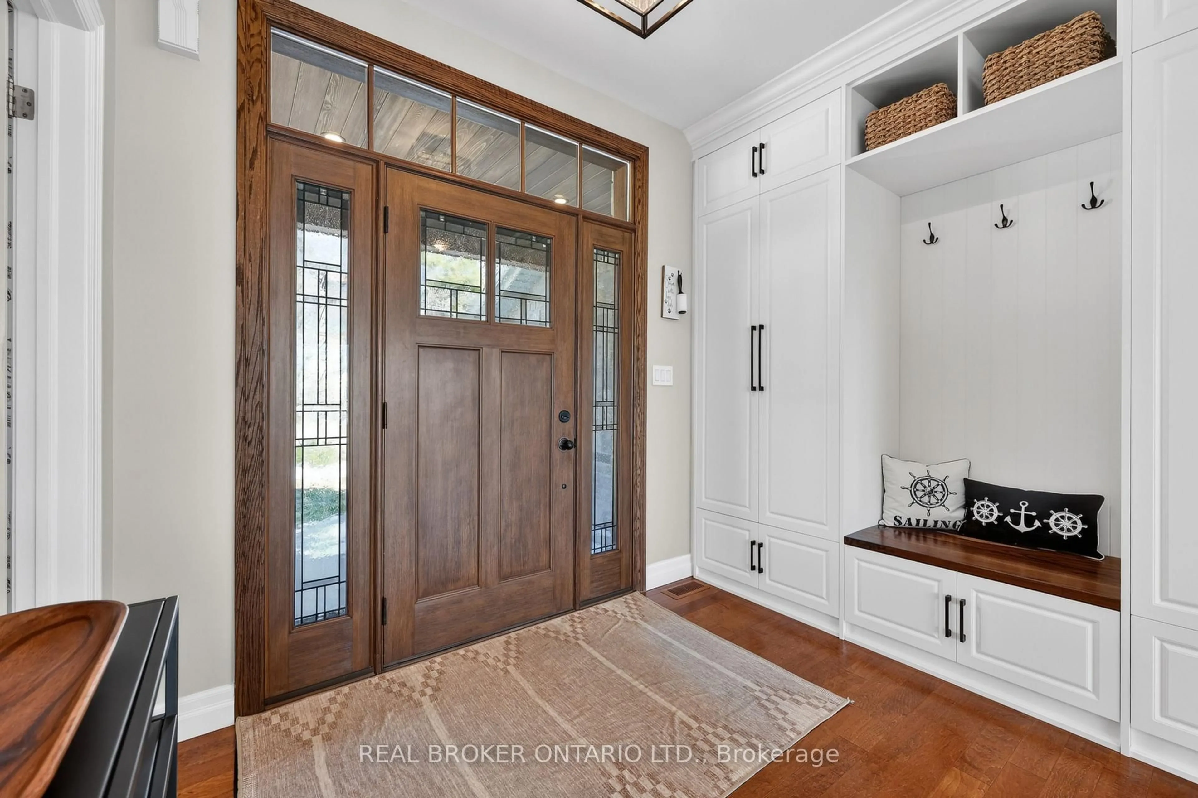 Indoor entryway for 187 Shanty Bay Rd, Barrie Ontario L4M 1E1