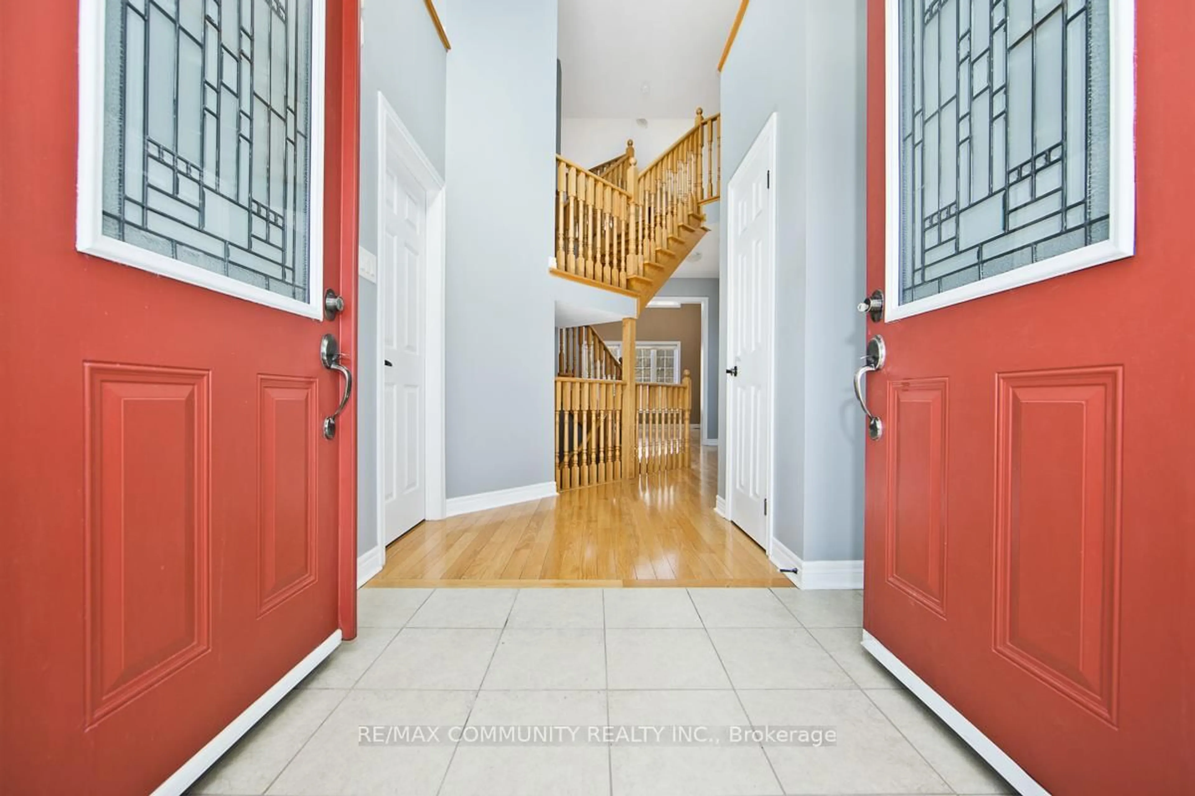 Indoor foyer for 48 Riverwalk Pl, Midland Ontario L4R 0B5