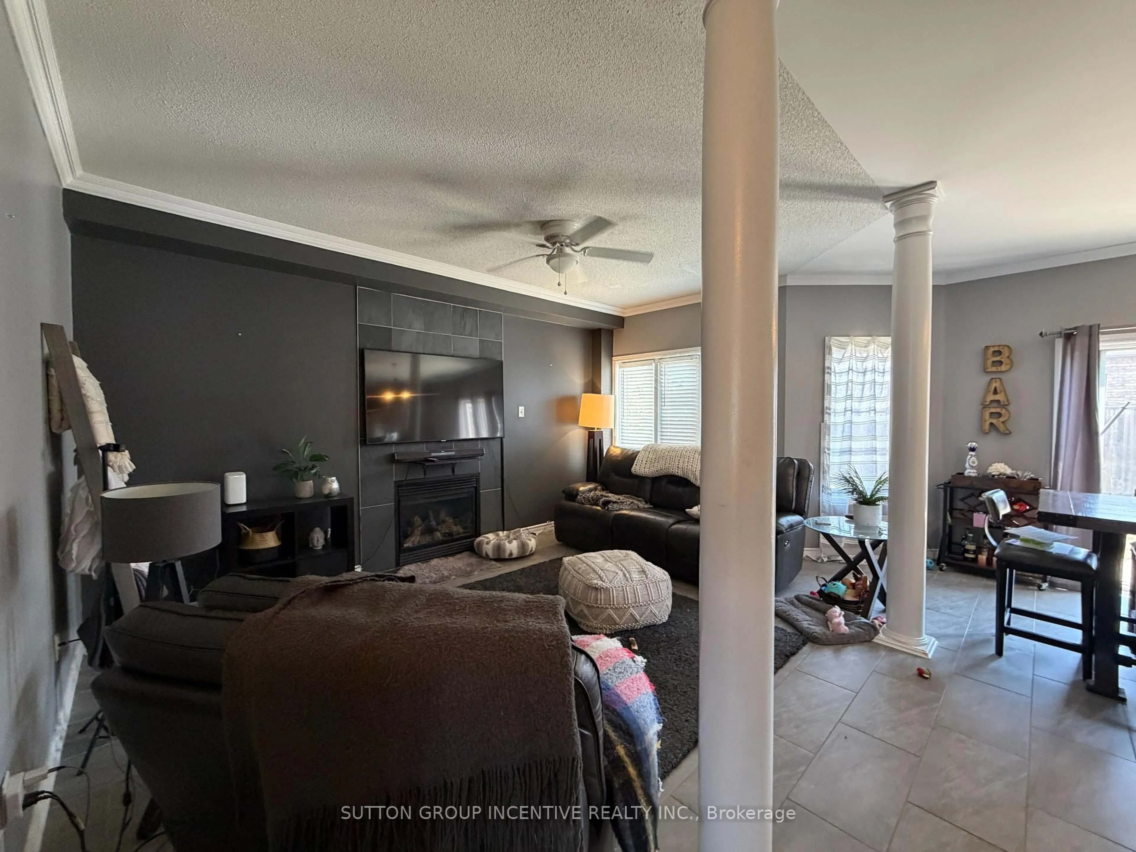 Living room with furniture, unknown for 422 Mapleton Ave, Barrie Ontario L4N 0Z8