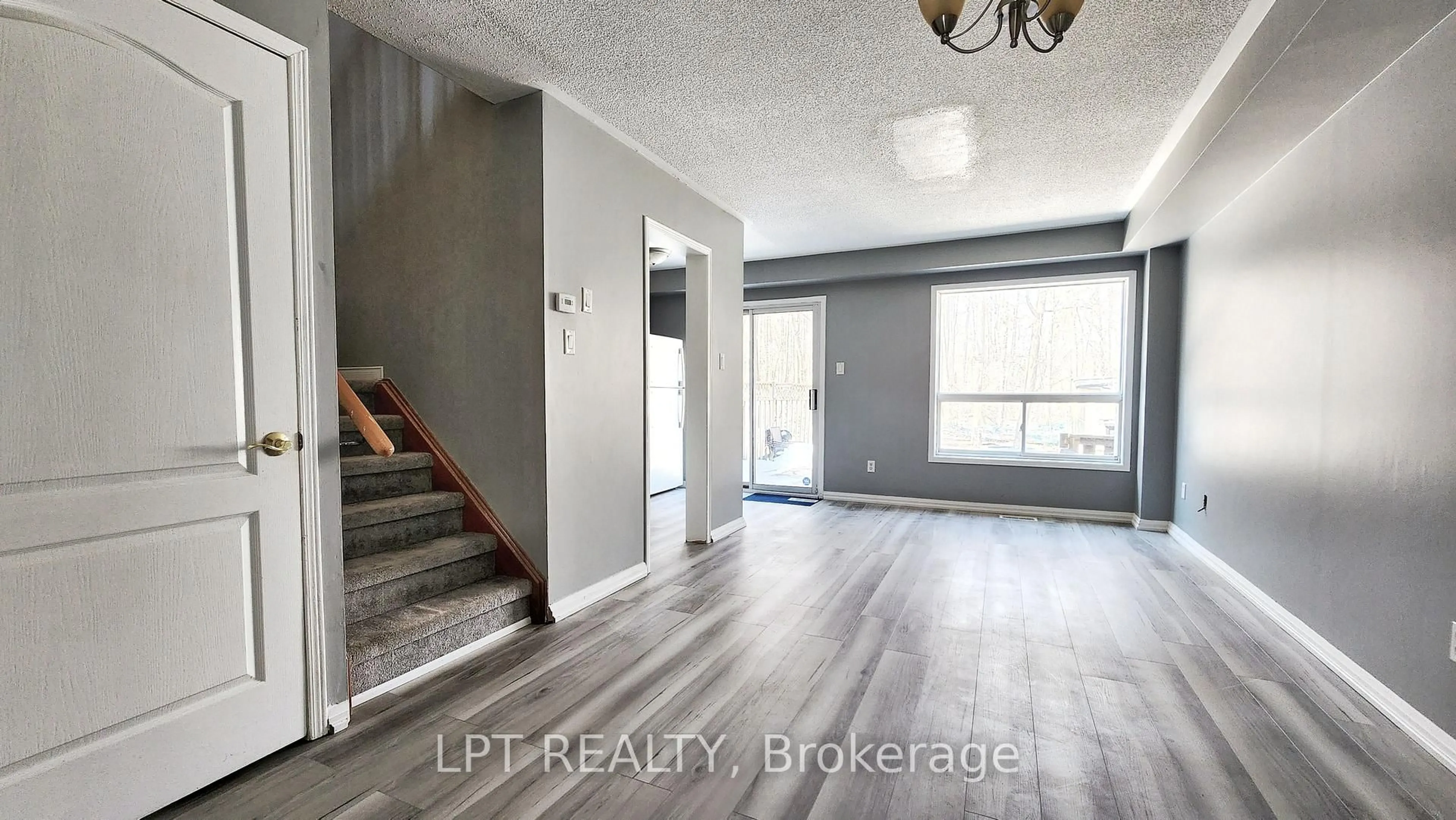 Indoor entryway for 244 Ferndale Dr, Barrie Ontario L4N 8J9