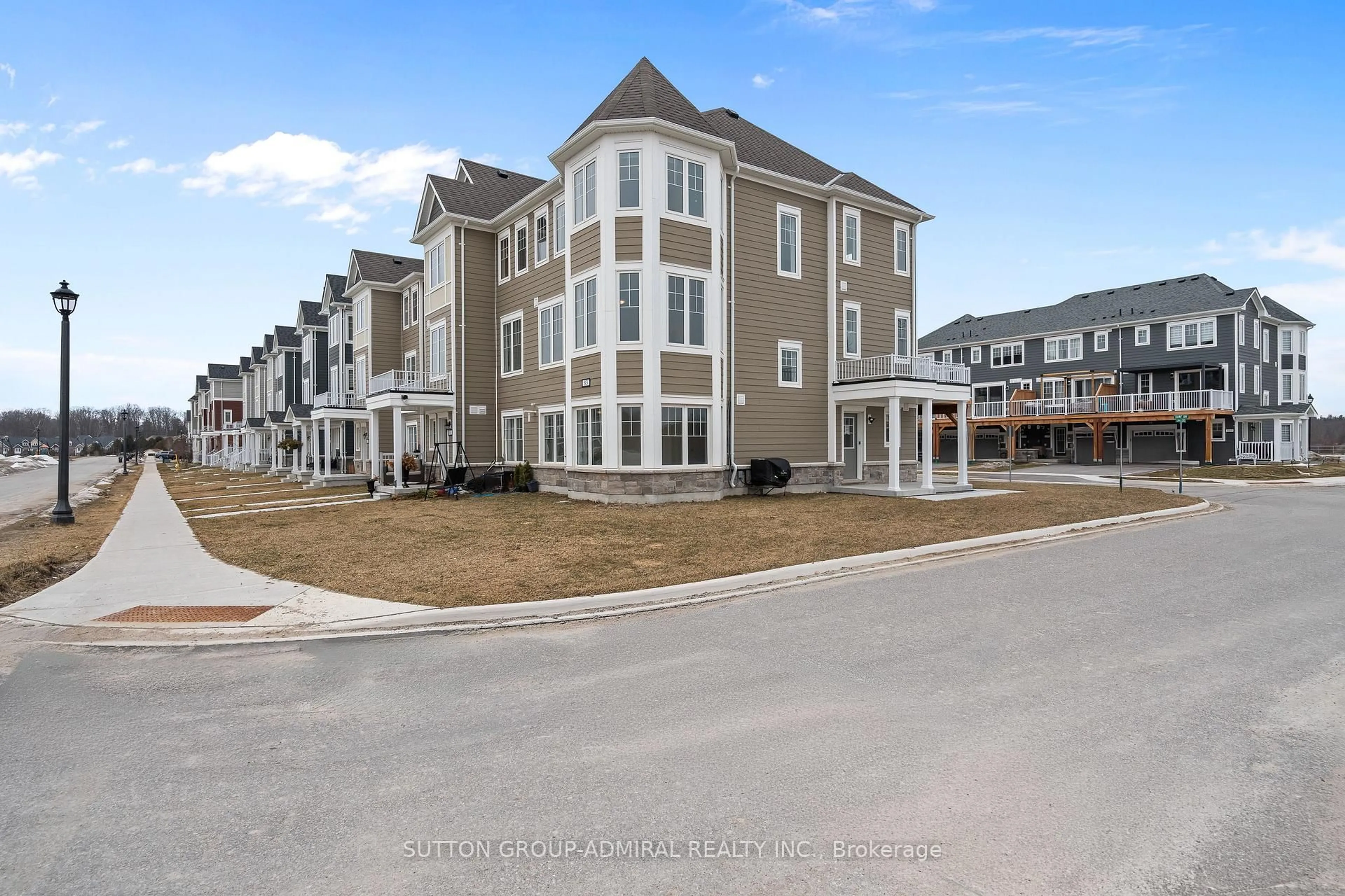 A pic from outside/outdoor area/front of a property/back of a property/a pic from drone, unknown for 83 Shelburne Ave, Wasaga Beach Ontario L9Z 0L2