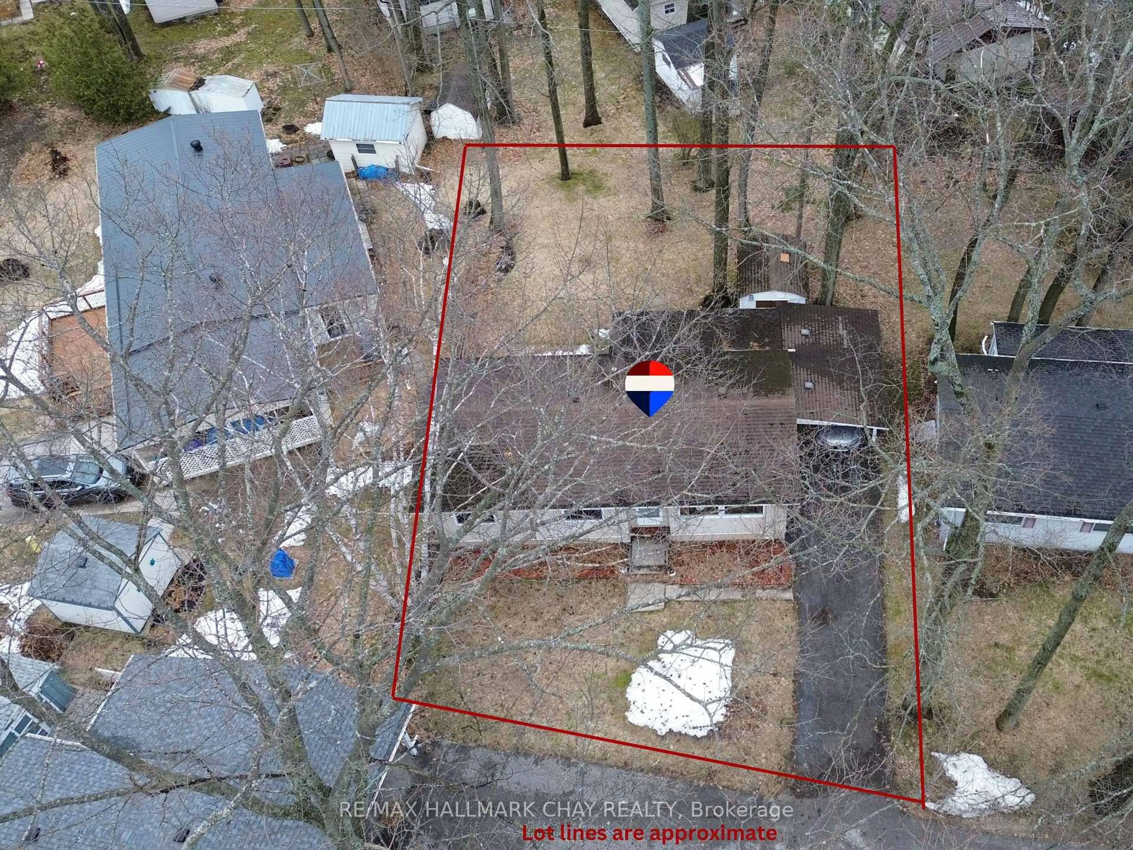 A pic from outside/outdoor area/front of a property/back of a property/a pic from drone, unknown for 13 Carruthers St, Wasaga Beach Ontario L9Z 1K2