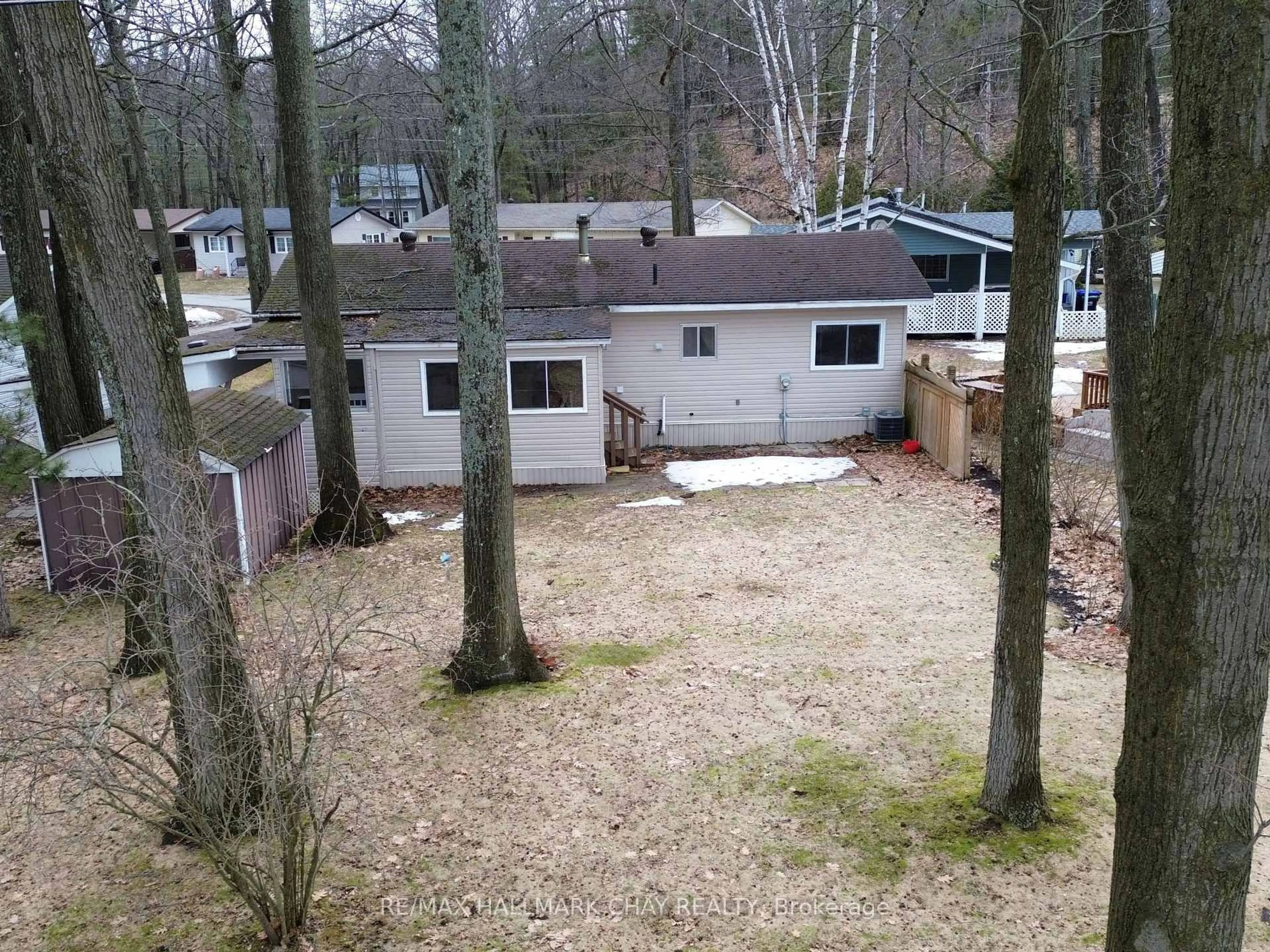 A pic from outside/outdoor area/front of a property/back of a property/a pic from drone, forest/trees view for 13 Carruthers St, Wasaga Beach Ontario L9Z 1K2