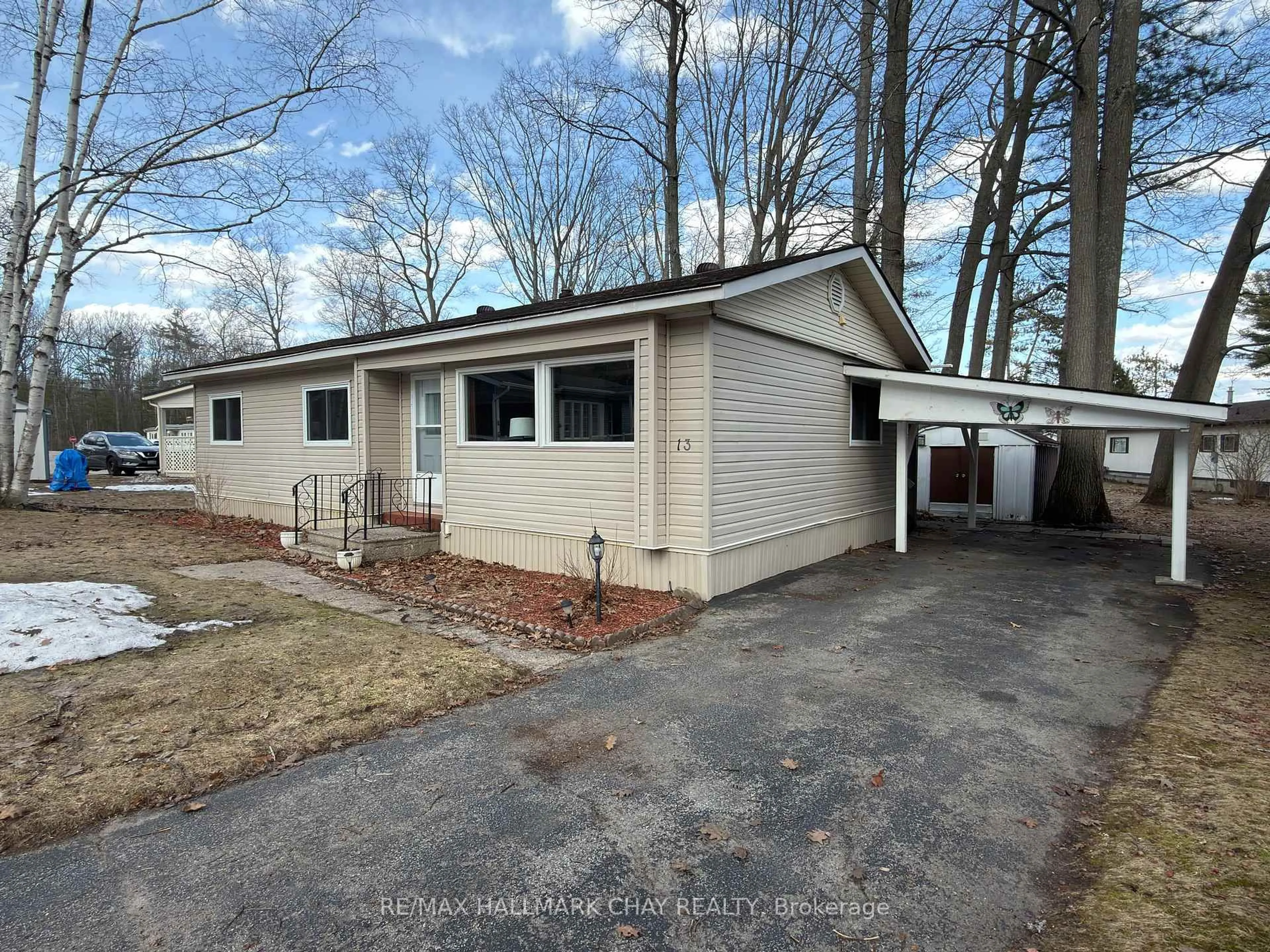 Home with vinyl exterior material, street for 13 Carruthers St, Wasaga Beach Ontario L9Z 1K2