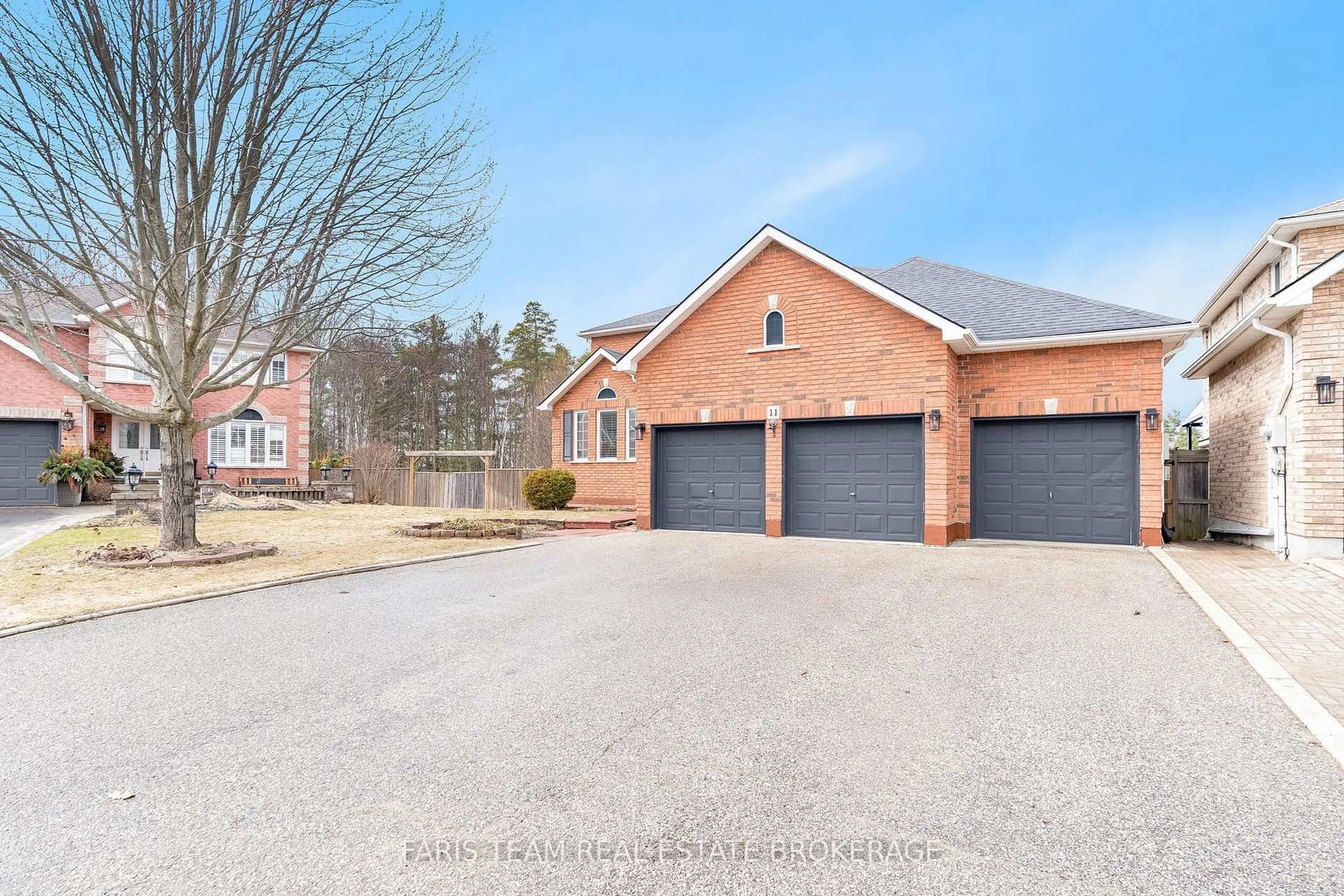 Home with brick exterior material, street for 11 Berry Crt, Barrie Ontario L4N 0J6