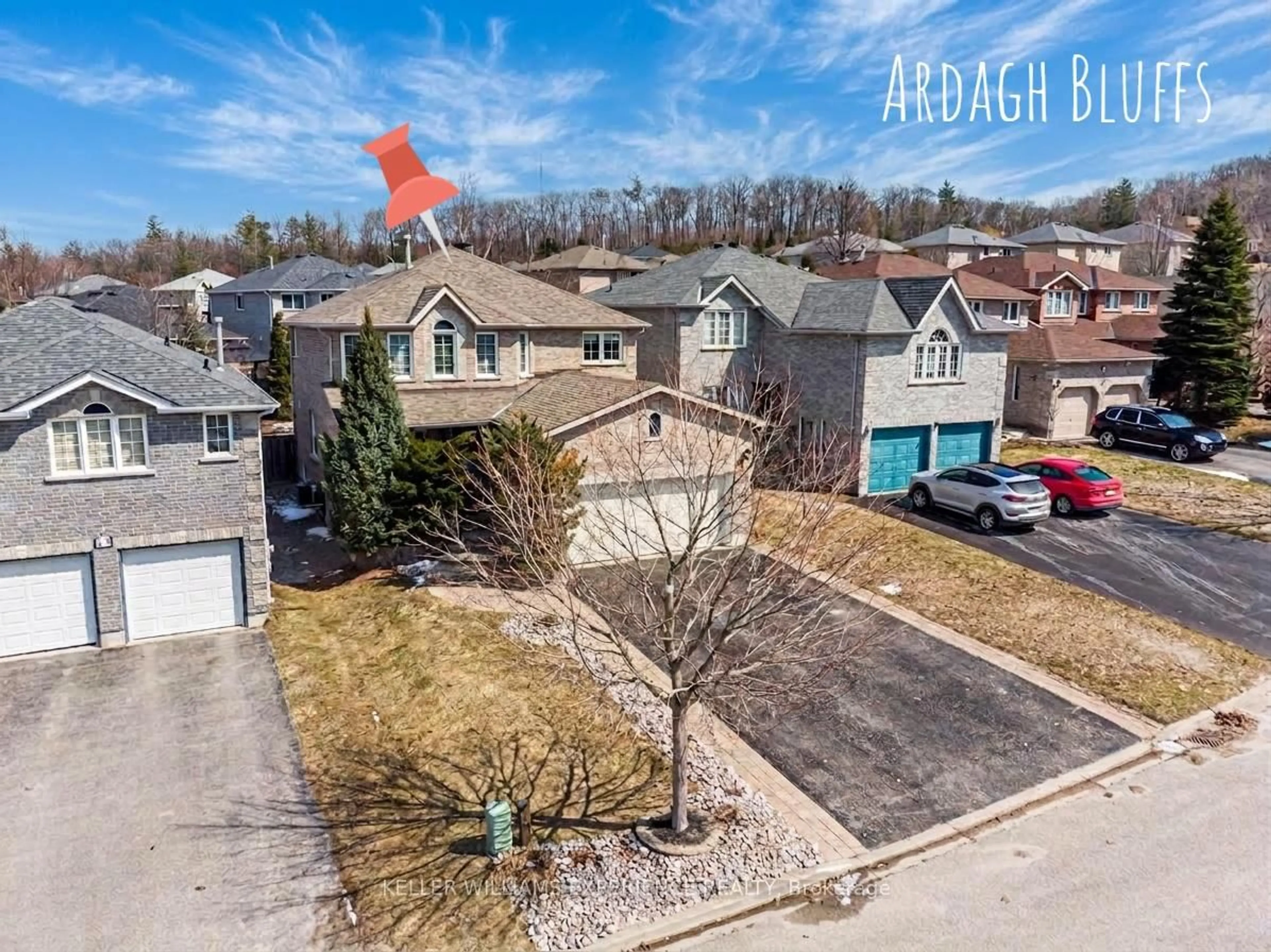A pic from outside/outdoor area/front of a property/back of a property/a pic from drone, street for 25 Muir Dr, Barrie Ontario L4N 0J1