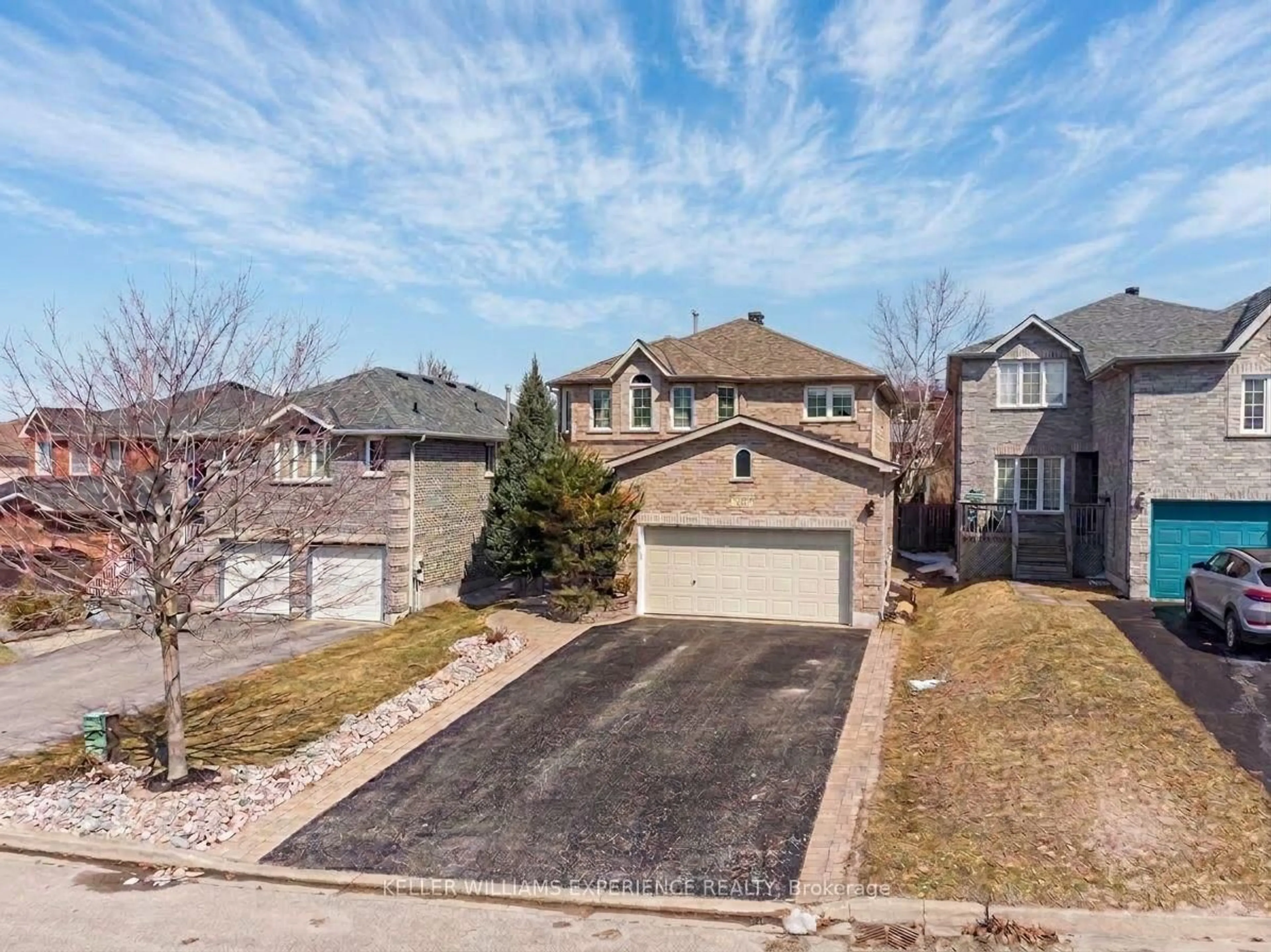 A pic from outside/outdoor area/front of a property/back of a property/a pic from drone, street for 25 Muir Dr, Barrie Ontario L4N 0J1