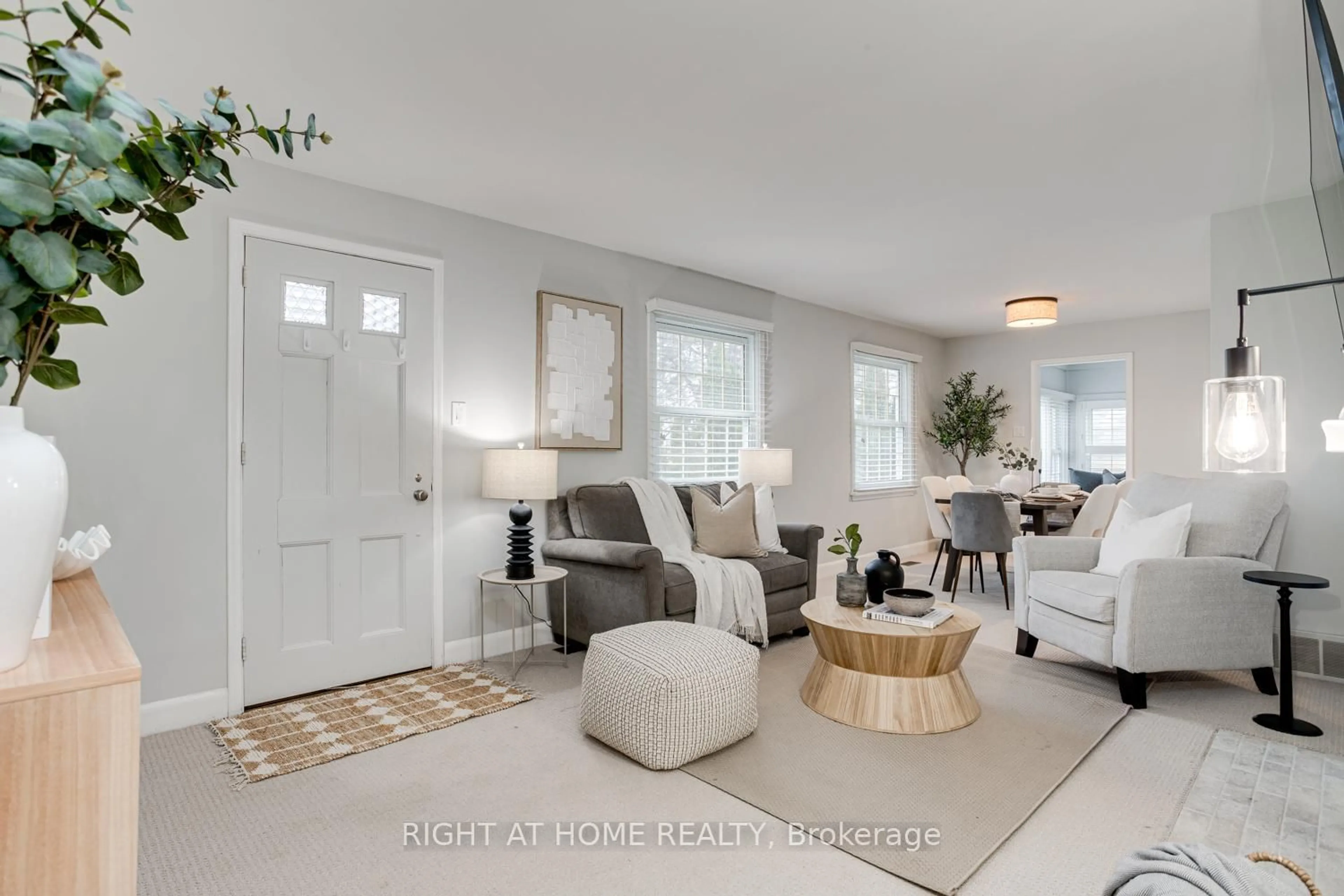 Living room with furniture, unknown for 52 Highland Ave, Barrie Ontario L4M 1N3