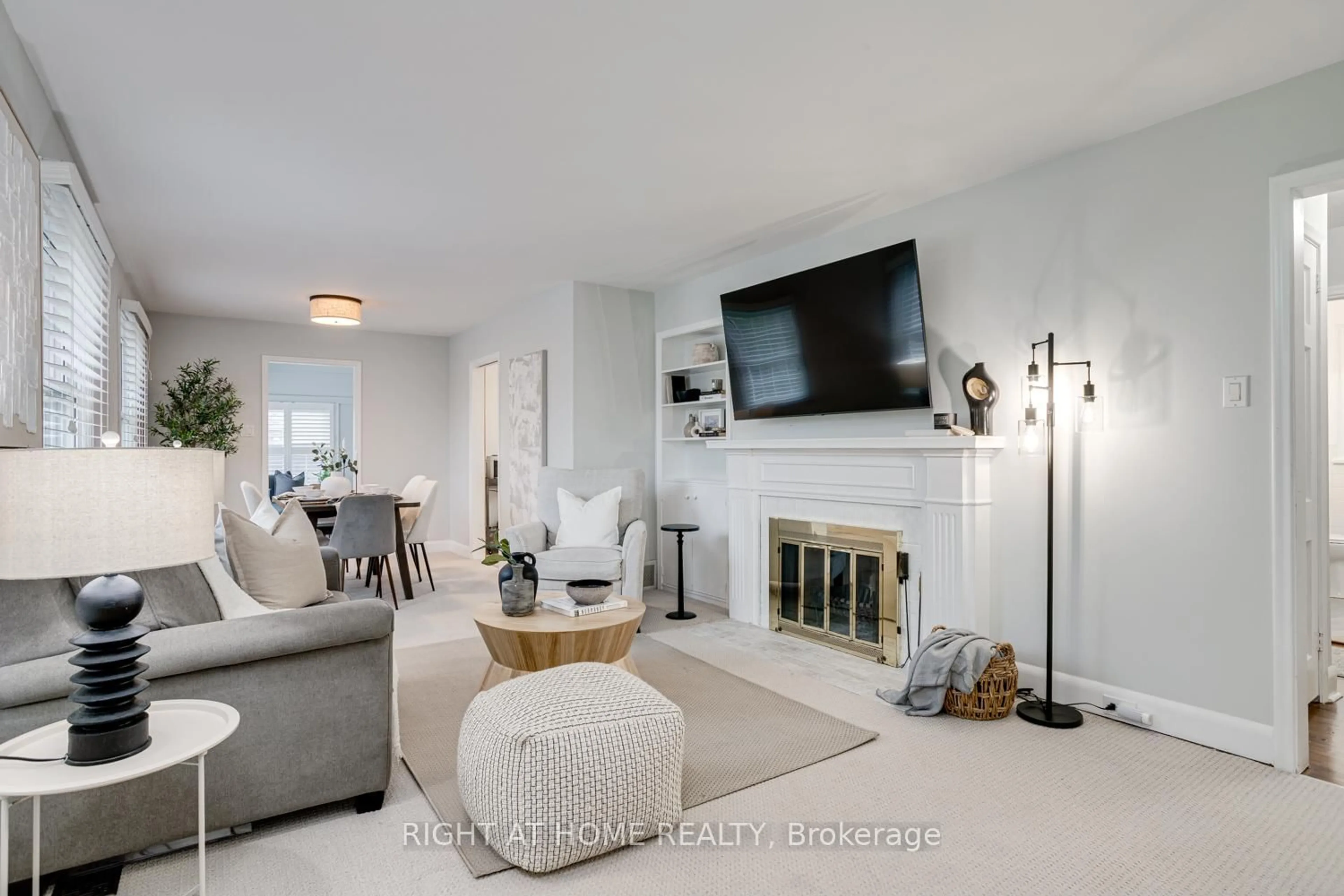 Living room with furniture, unknown for 52 Highland Ave, Barrie Ontario L4M 1N3