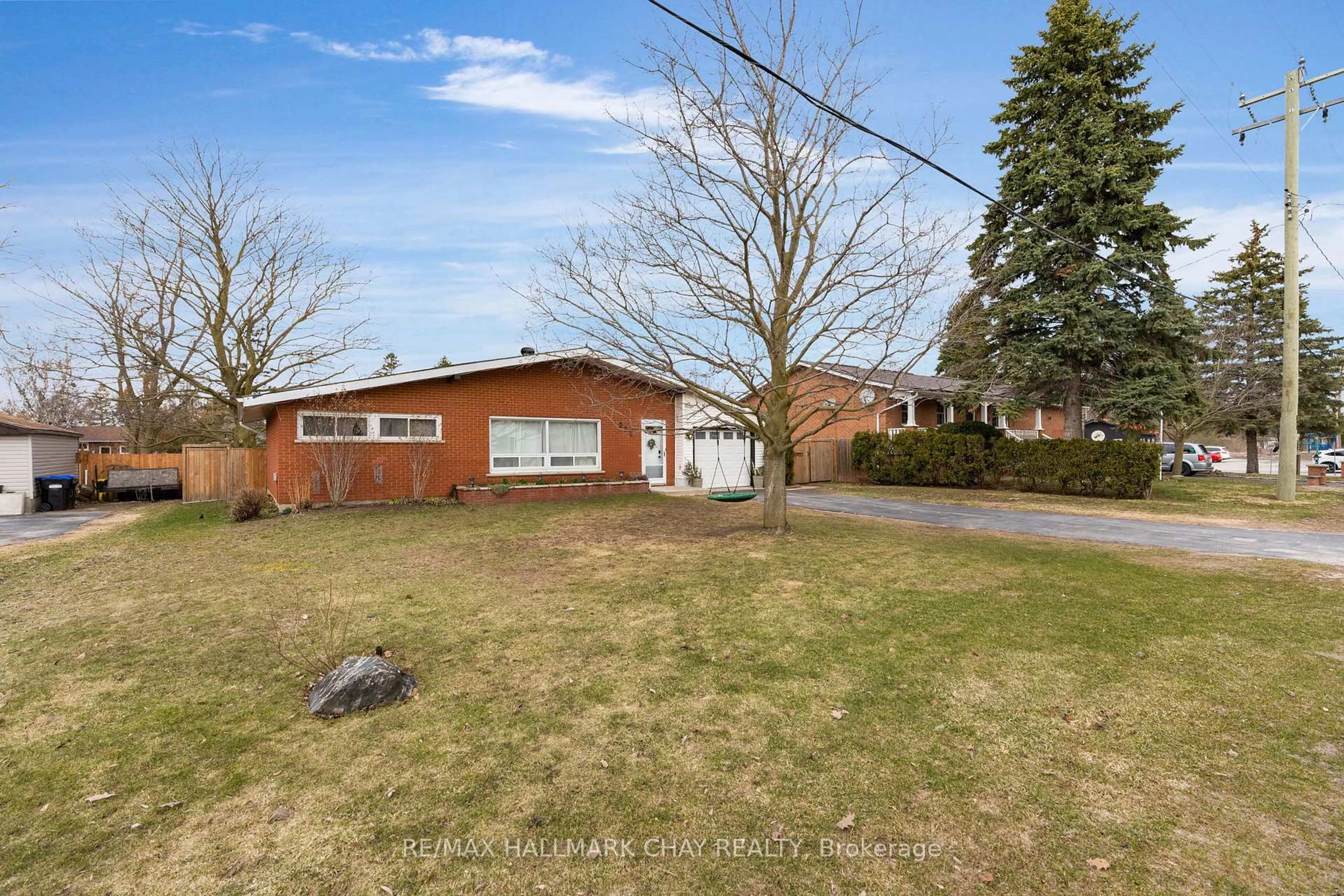 A pic from outside/outdoor area/front of a property/back of a property/a pic from drone, street for 232 Superior St, Clearview Ontario L0M 1S0