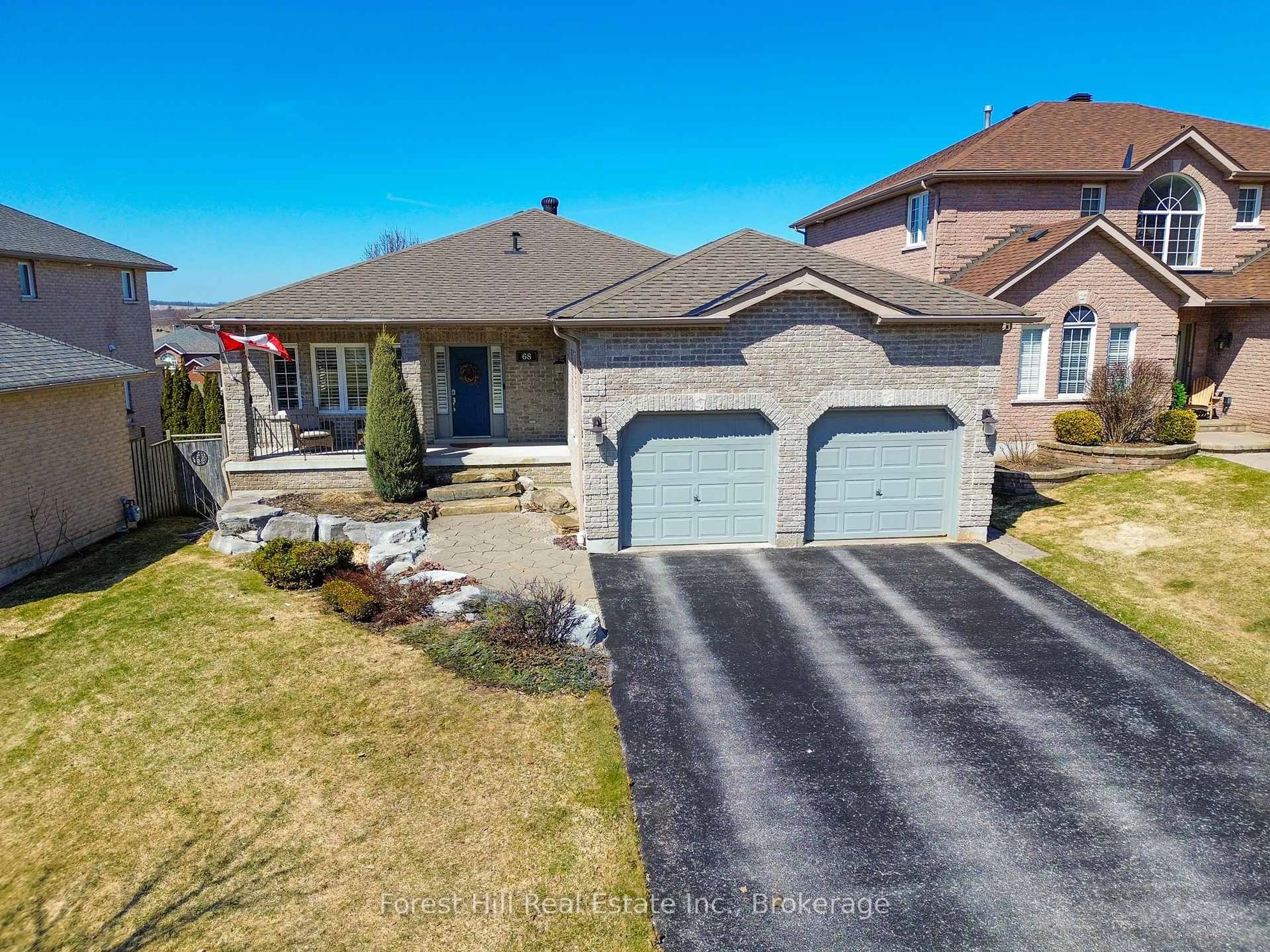 A pic from outside/outdoor area/front of a property/back of a property/a pic from drone, street for 68 Silver Tr, Barrie Ontario L4N 3P2