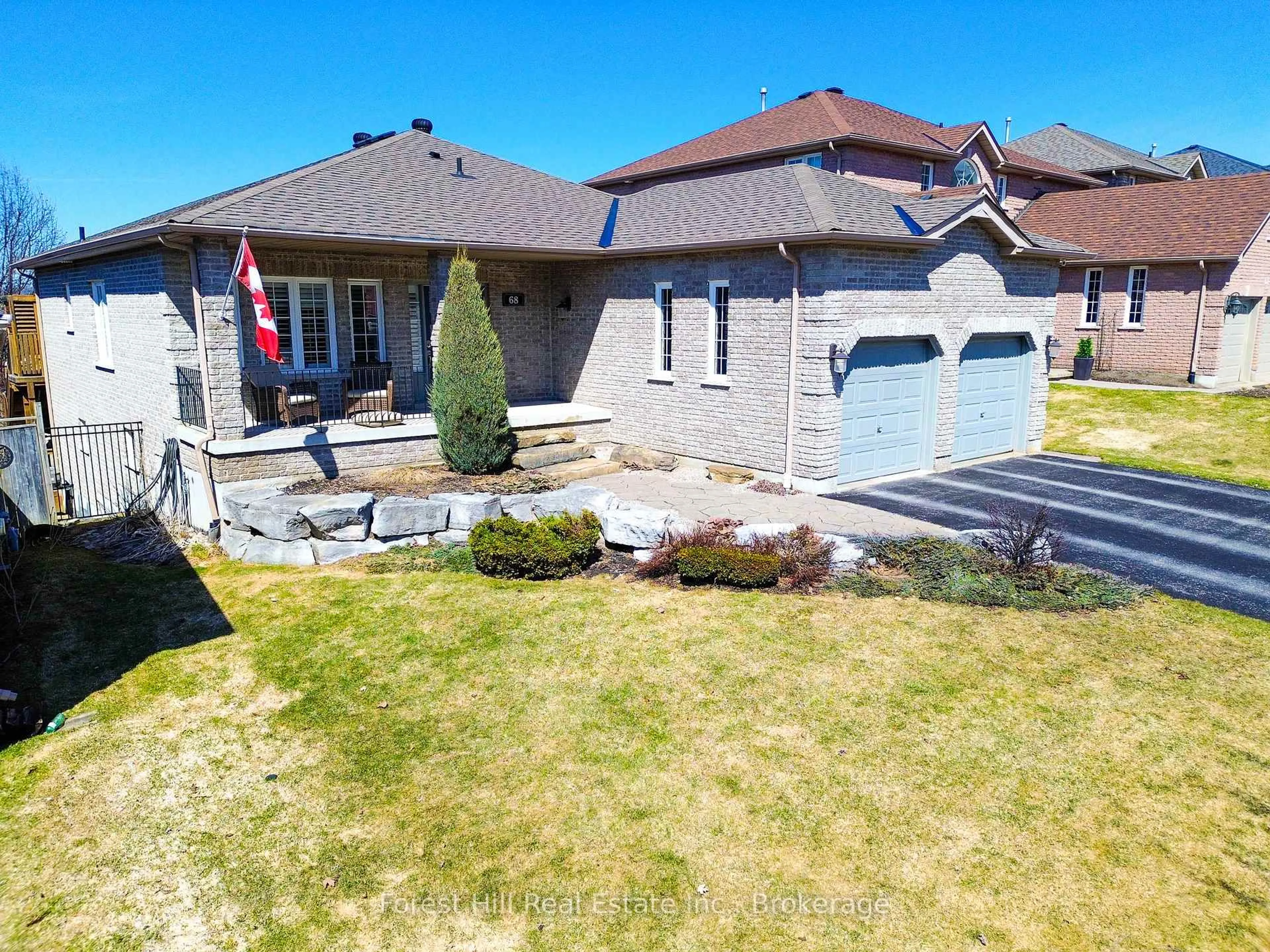 A pic from outside/outdoor area/front of a property/back of a property/a pic from drone, street for 68 Silver Tr, Barrie Ontario L4N 3P2