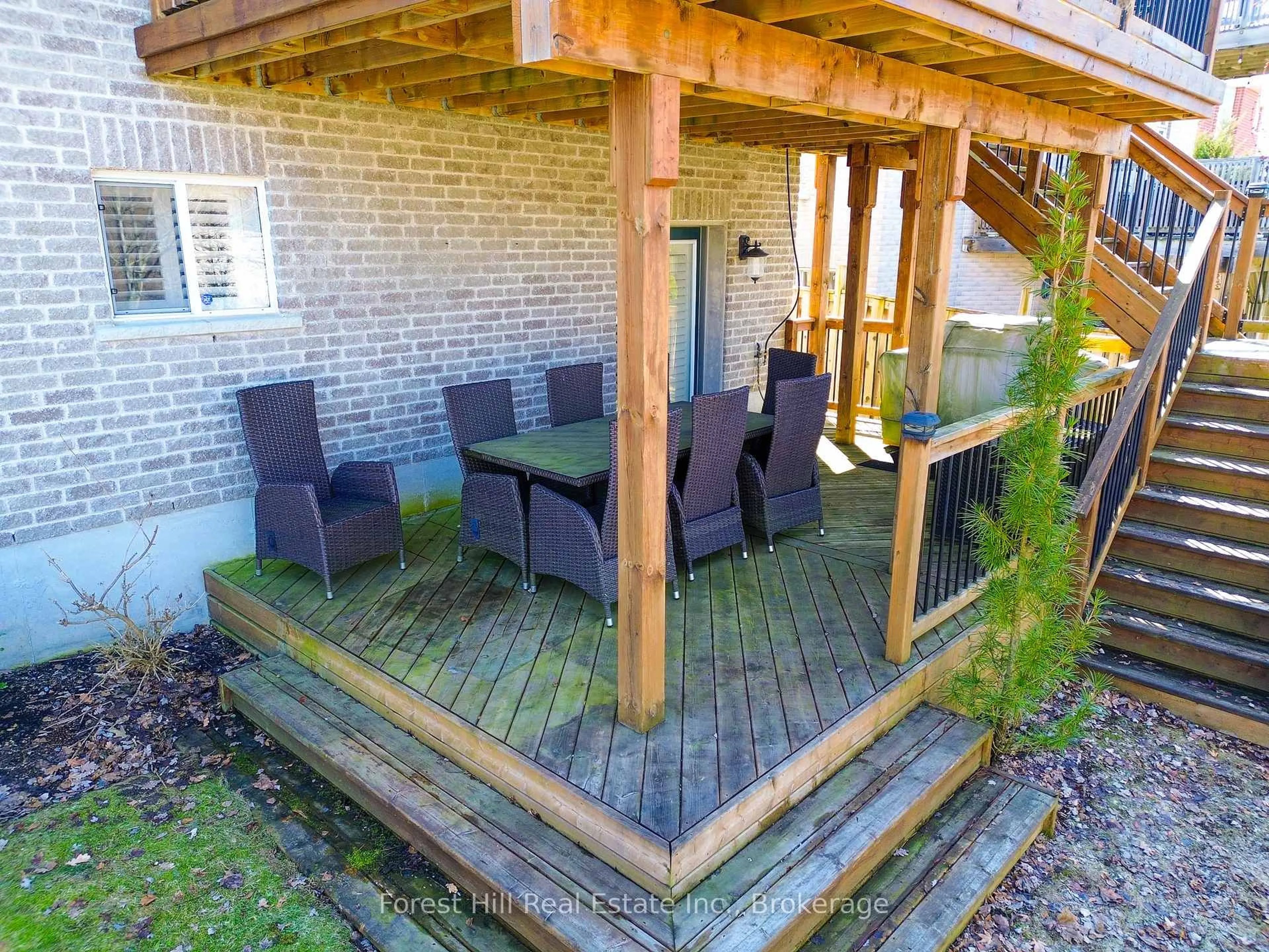 Patio, street for 68 Silver Tr, Barrie Ontario L4N 3P2