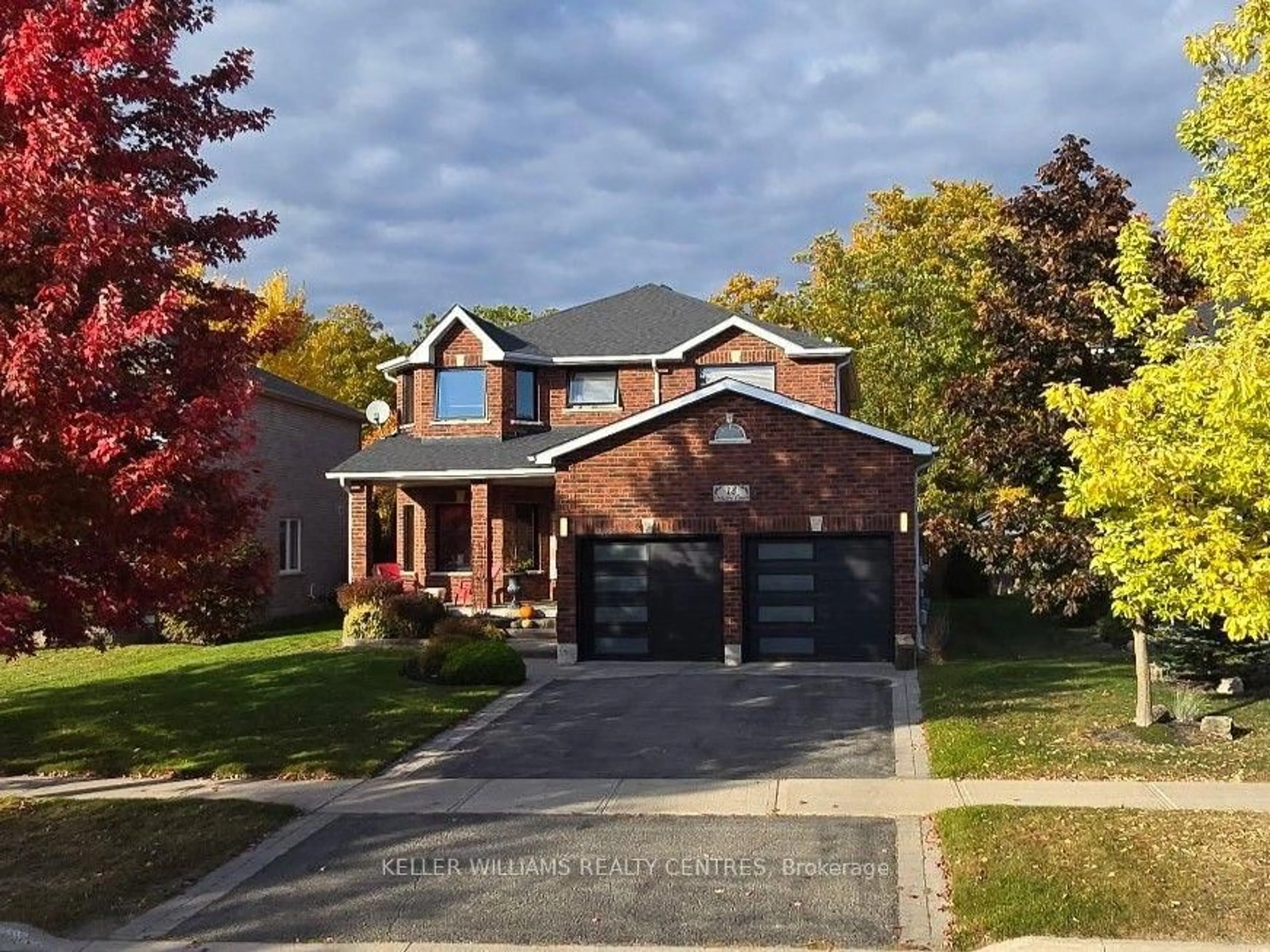 Home with brick exterior material, street for 18 Oakside Crt, Barrie Ontario L4N 5V5