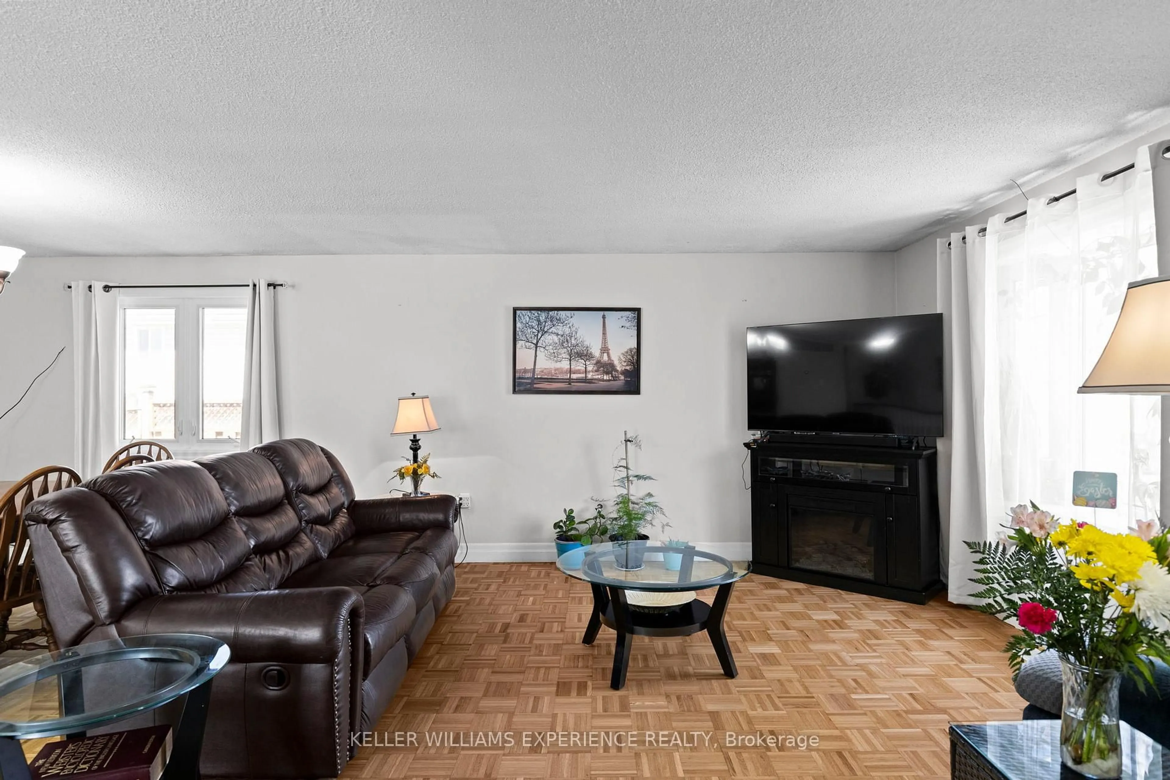 Living room with furniture, unknown for 5 Laurie Cres, Barrie Ontario L4M 6C7