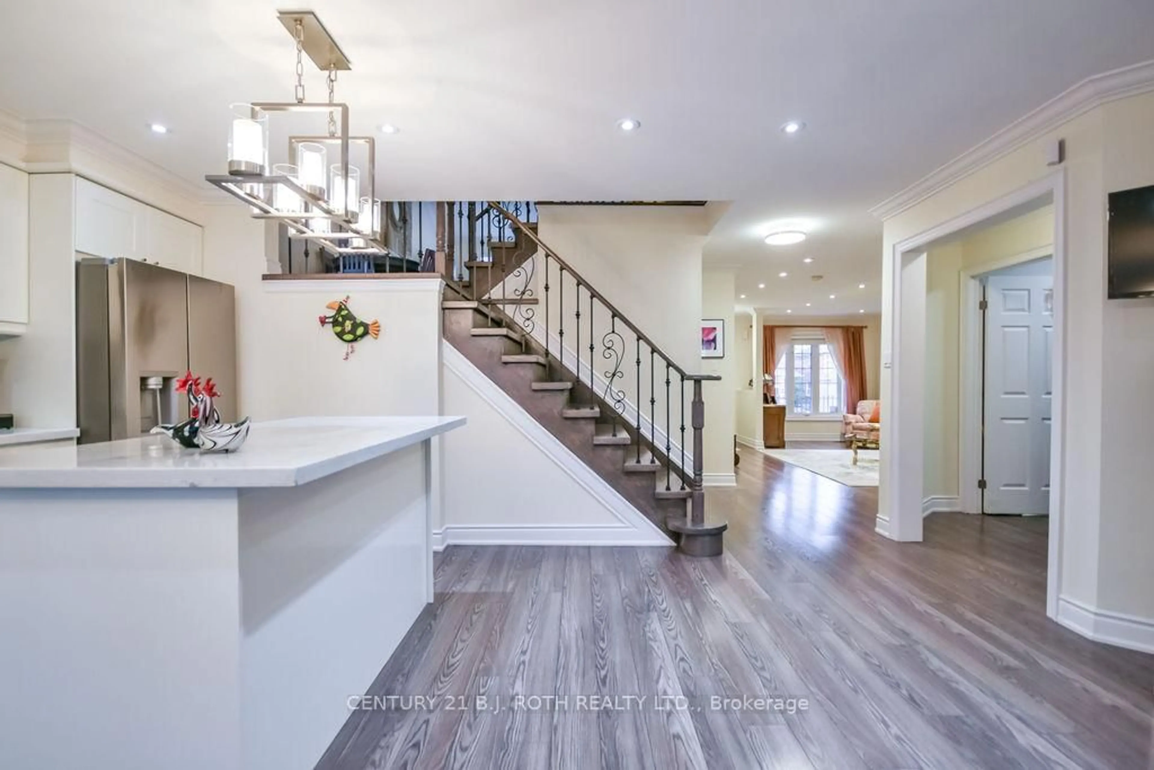 Indoor entryway for 114 Widgeon St, Barrie Ontario L4N 8W4