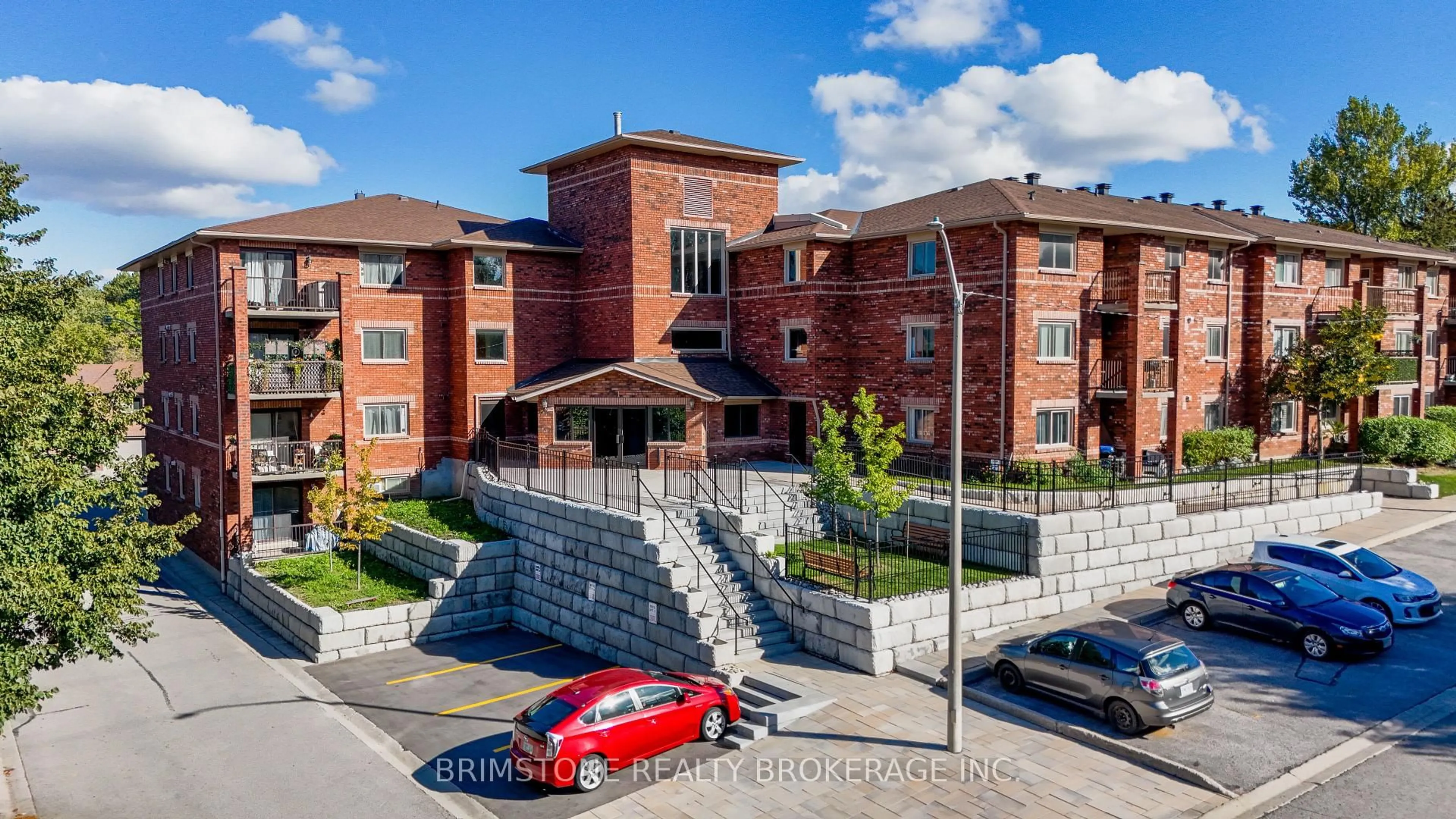 A pic from outside/outdoor area/front of a property/back of a property/a pic from drone, building for 1 Quail Cres #312, Barrie Ontario L4N 6W9