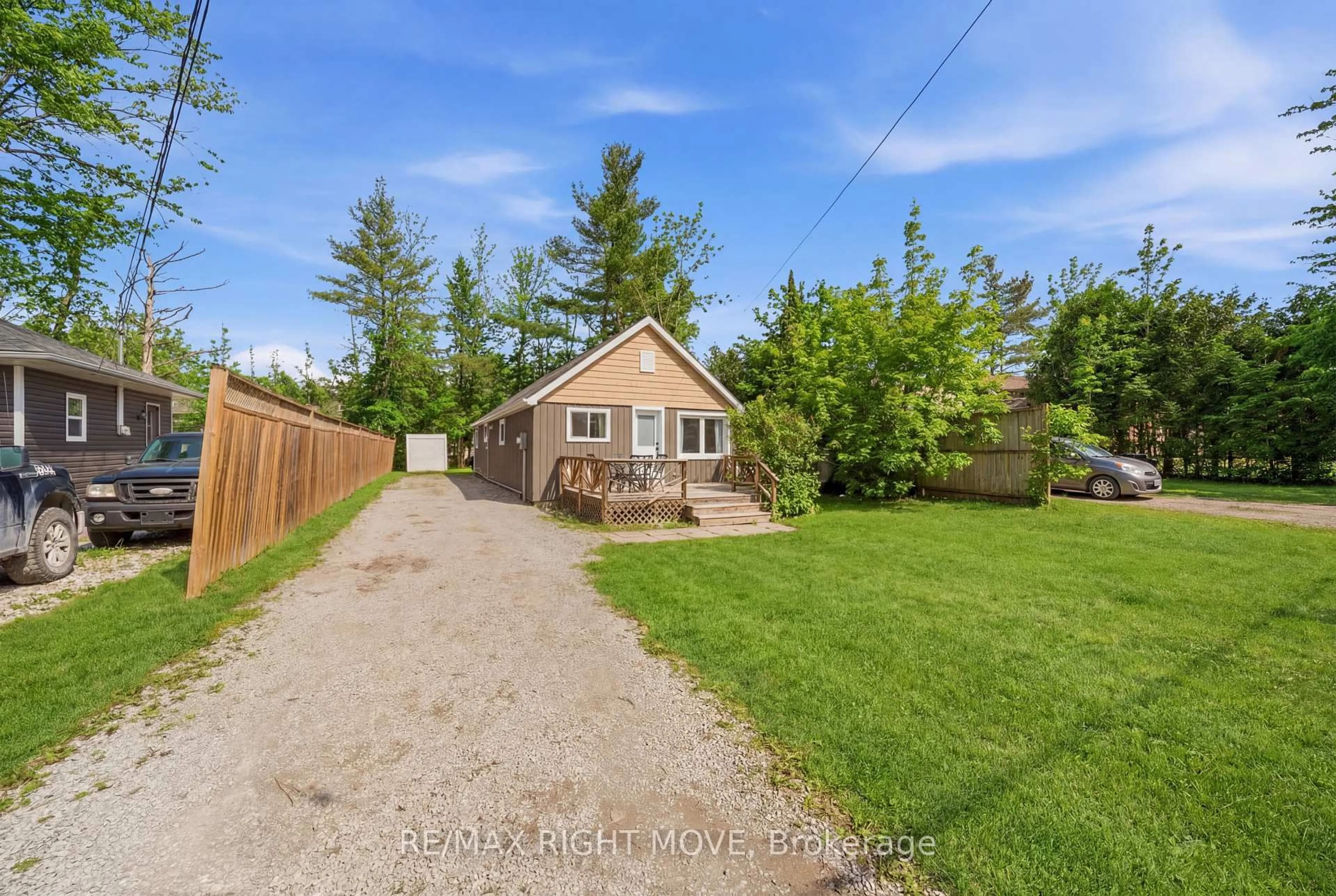 A pic from outside/outdoor area/front of a property/back of a property/a pic from drone, unknown for 3443 Bayou Rd, Severn Ontario L3V 6H3