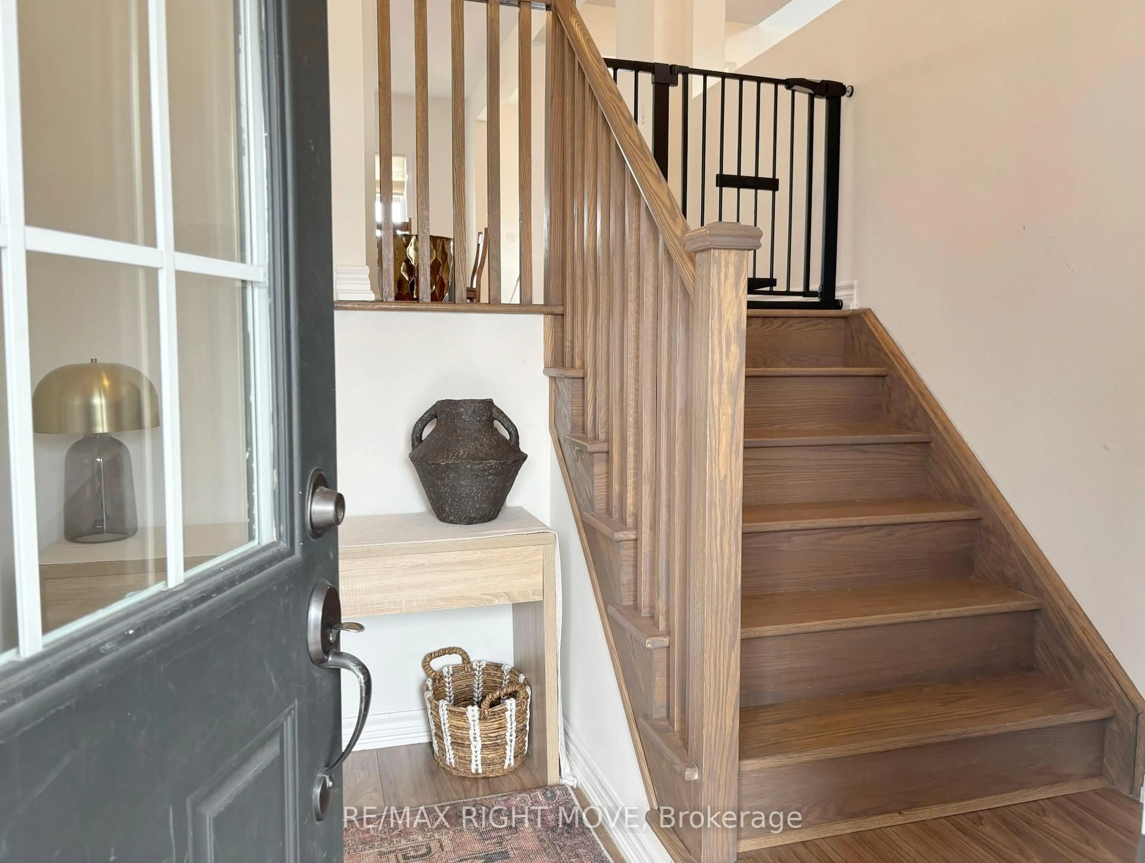 Indoor entryway for 46 Atlantis Dr, Orillia Ontario L3V 8L4