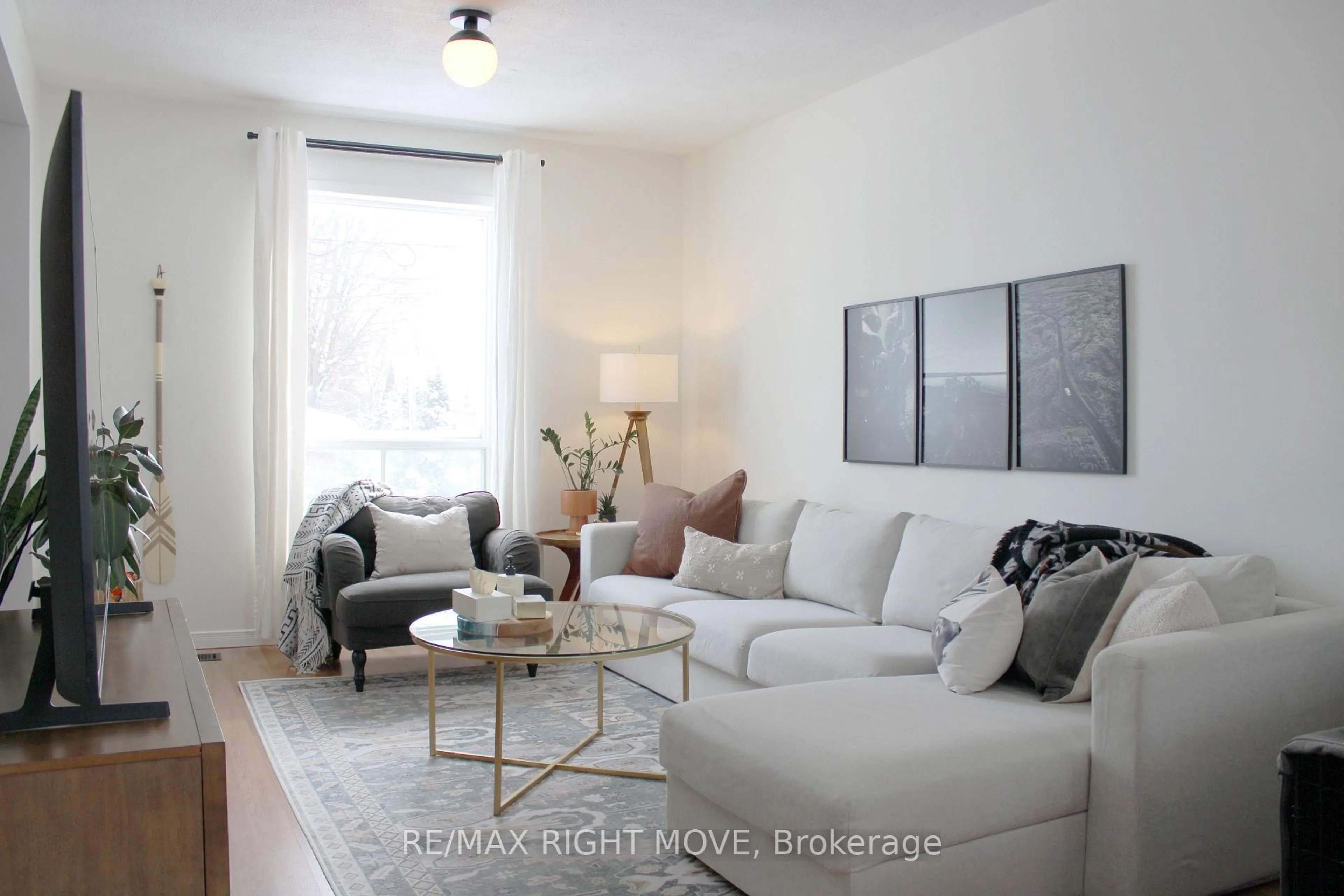 Living room with furniture, unknown for 144 Cedar St, Orillia Ontario L3V 2C9