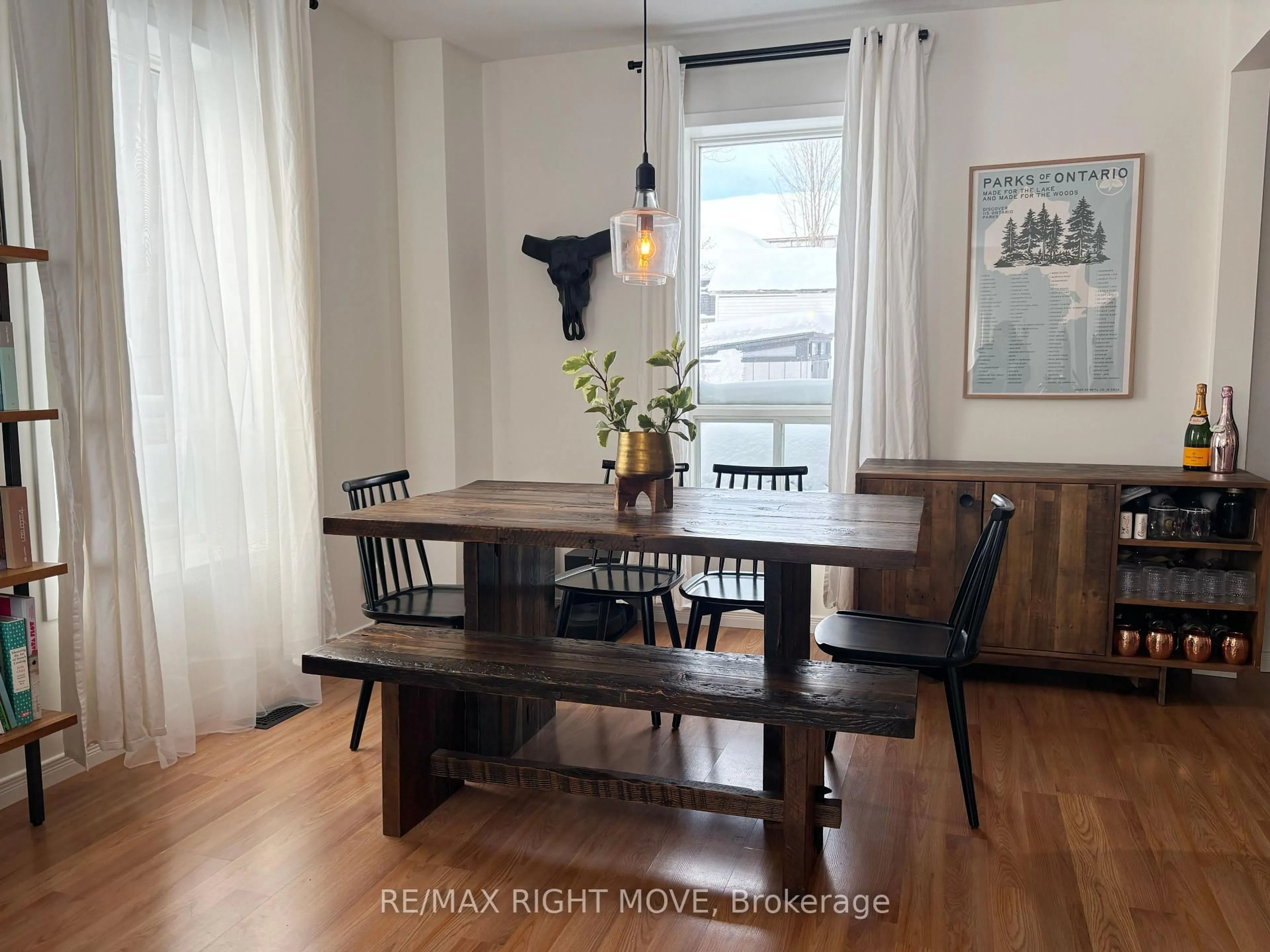 Dining room, wood/laminate floor for 144 Cedar St, Orillia Ontario L3V 2C9