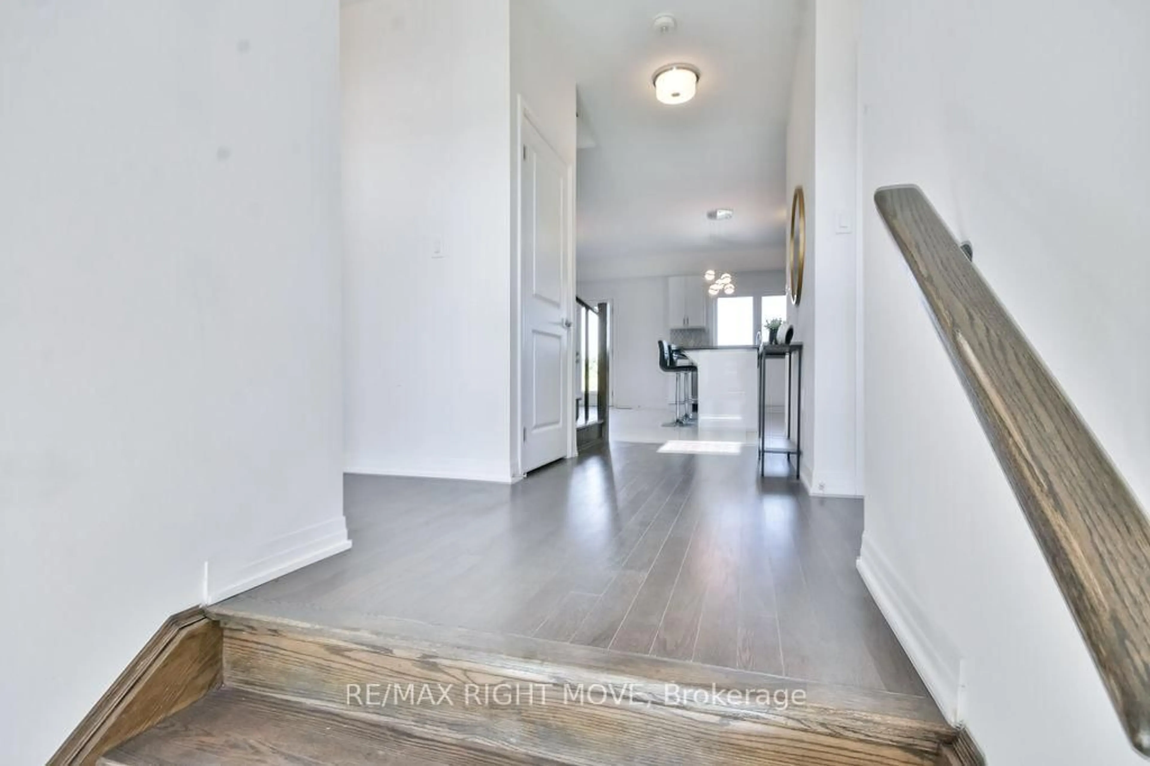 Indoor entryway for 3721 Quayside Dr, Severn Ontario L3V 8M9