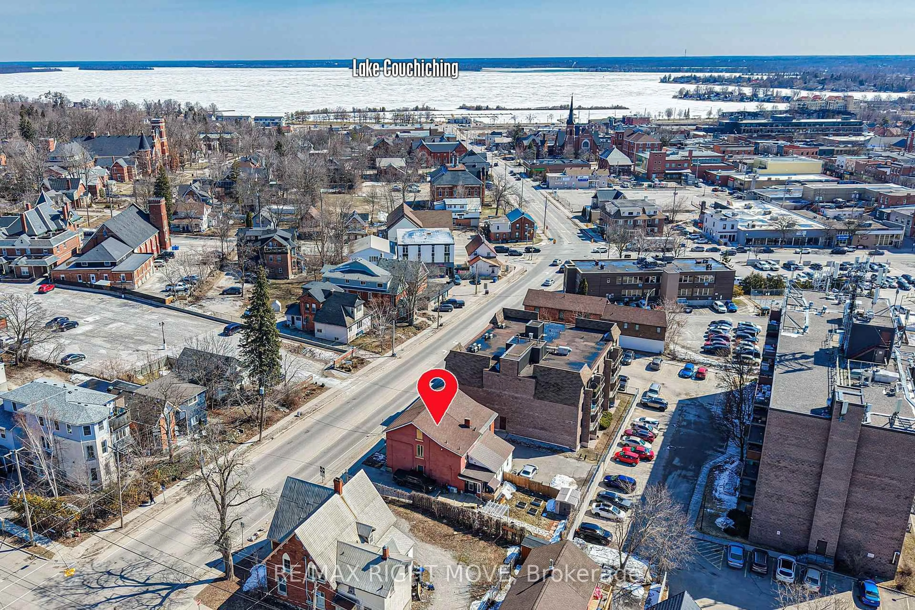 A pic from outside/outdoor area/front of a property/back of a property/a pic from drone, water/lake/river/ocean view for 33 Coldwater Rd, Orillia Ontario L3V 3L2