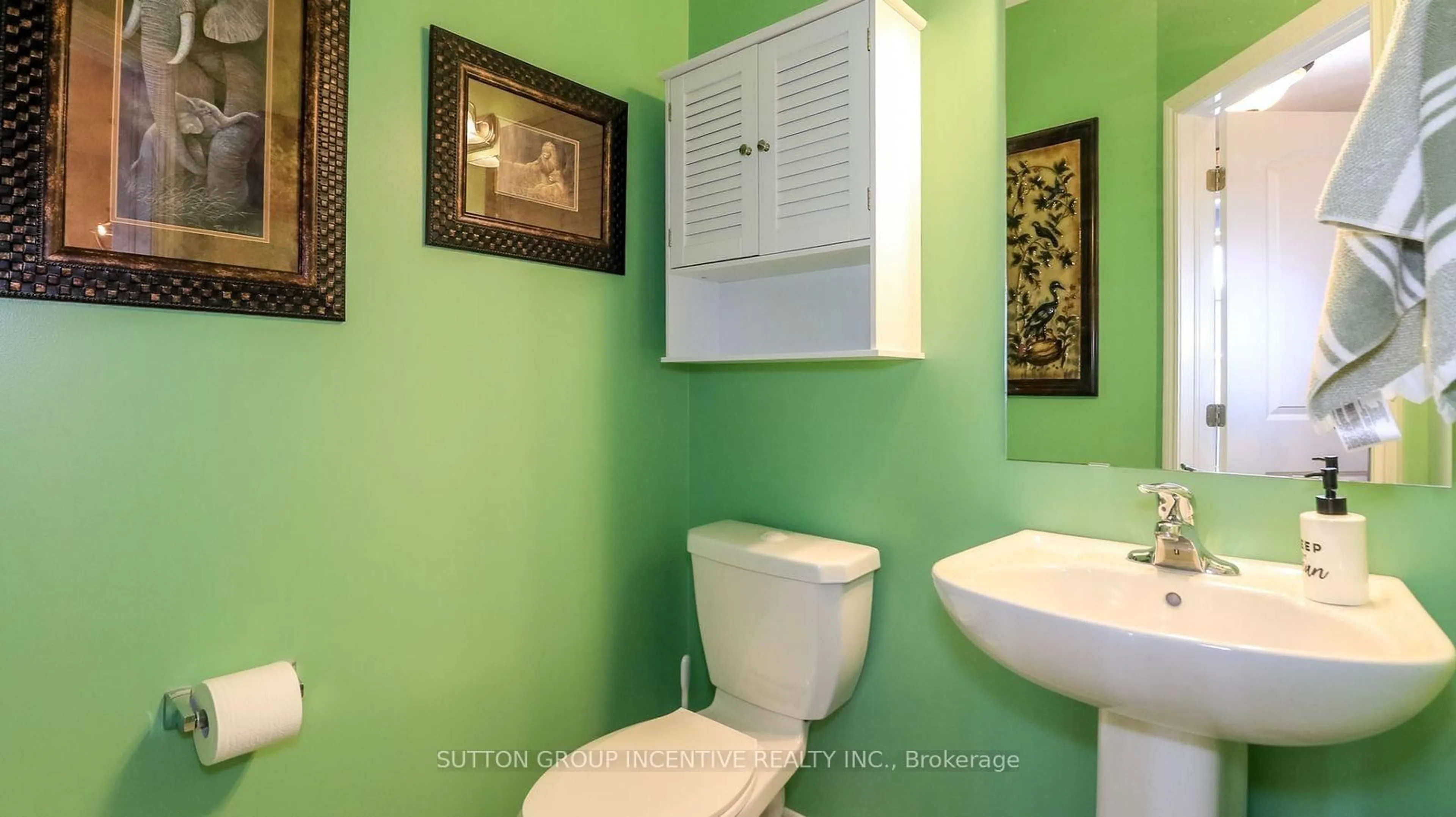 Standard bathroom, ceramic/tile floor for 1012 Wright Dr, Midland Ontario L4R 0E4