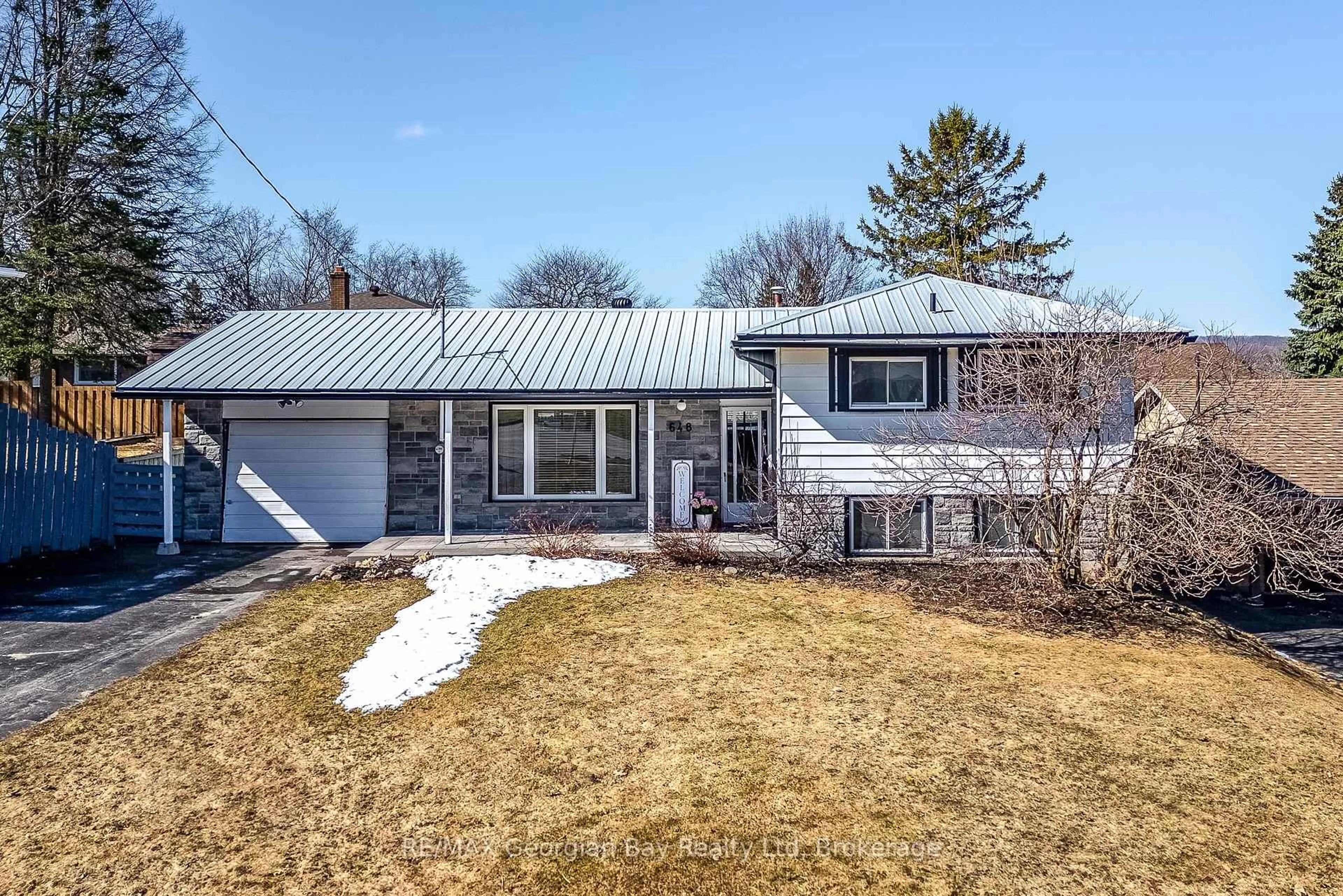 Unknown for 648 Manly St, Midland Ontario L4R 3G5