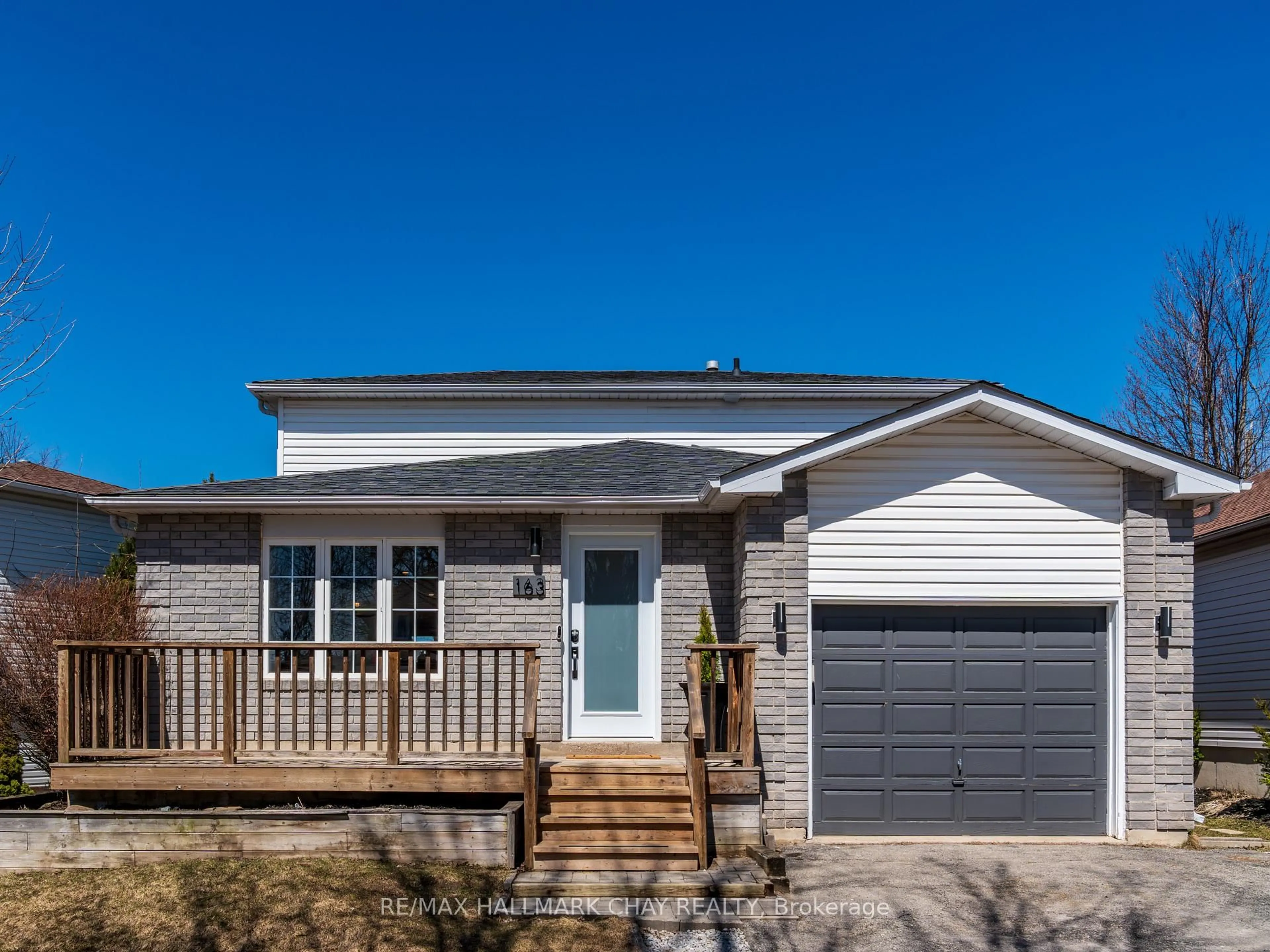 Home with vinyl exterior material, street for 163 Columbia Rd, Barrie Ontario L4N 8E3