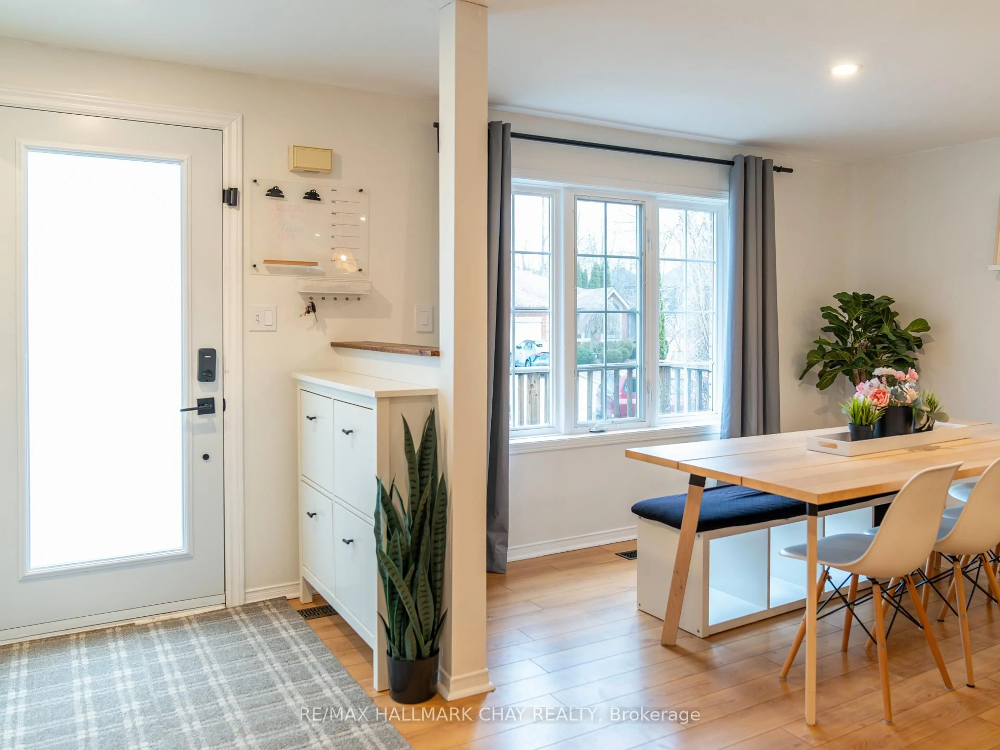 Open concept kitchen, unknown for 163 Columbia Rd, Barrie Ontario L4N 8E3