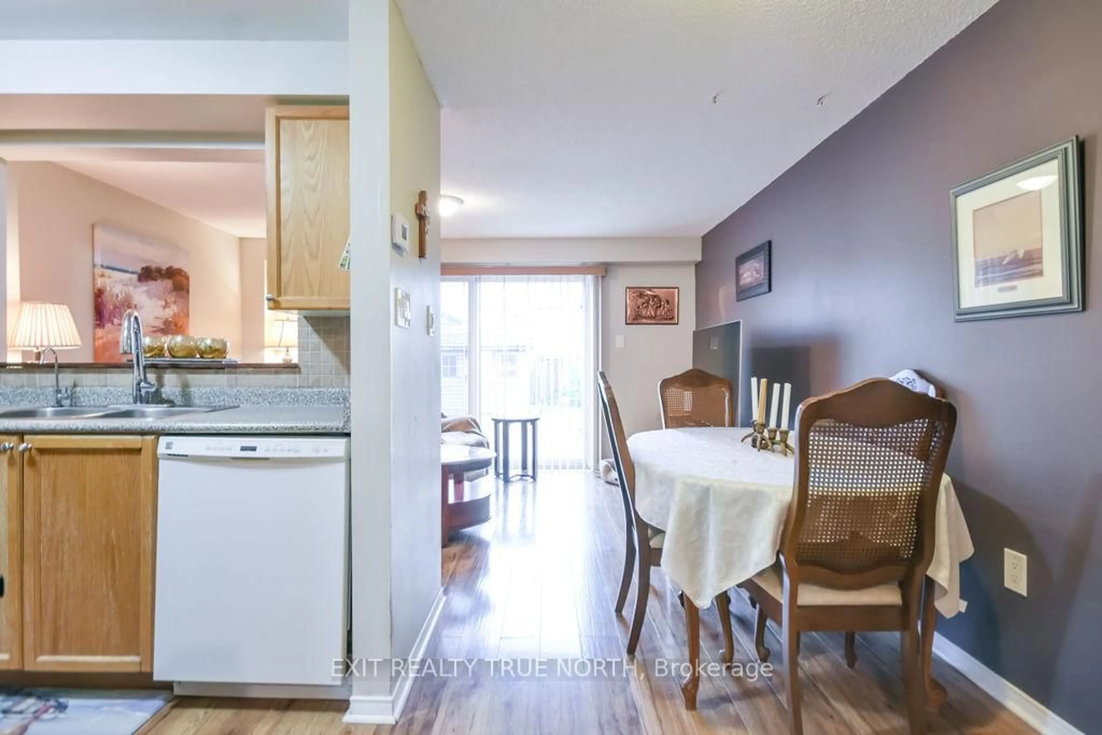 Dining room, wood/laminate floor for 357 Dunsmore Lane, Barrie Ontario L4M 7B1