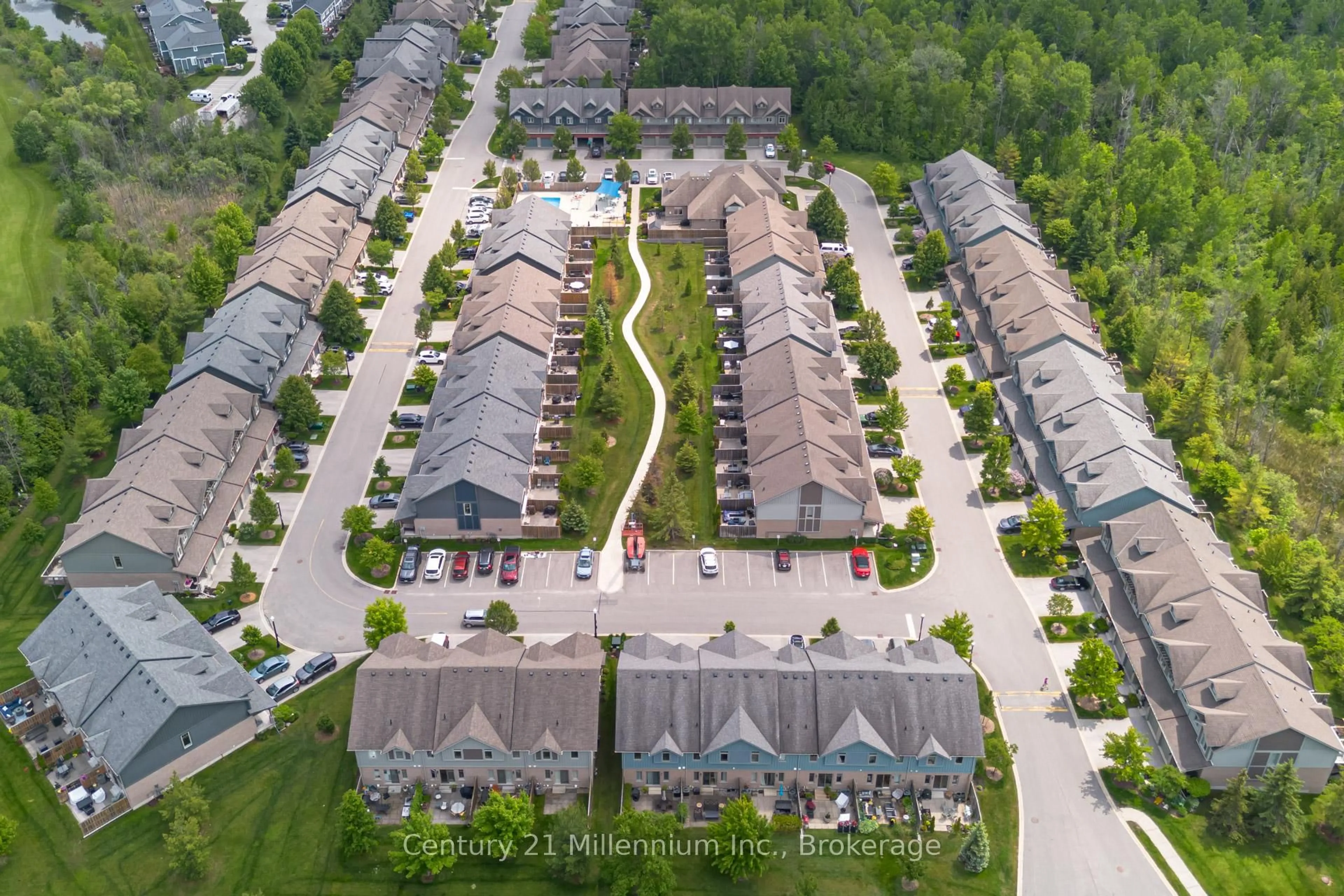 A pic from outside/outdoor area/front of a property/back of a property/a pic from drone, street for 37-37 Silver Glen Blvd #37, Collingwood Ontario L9Y 0G9