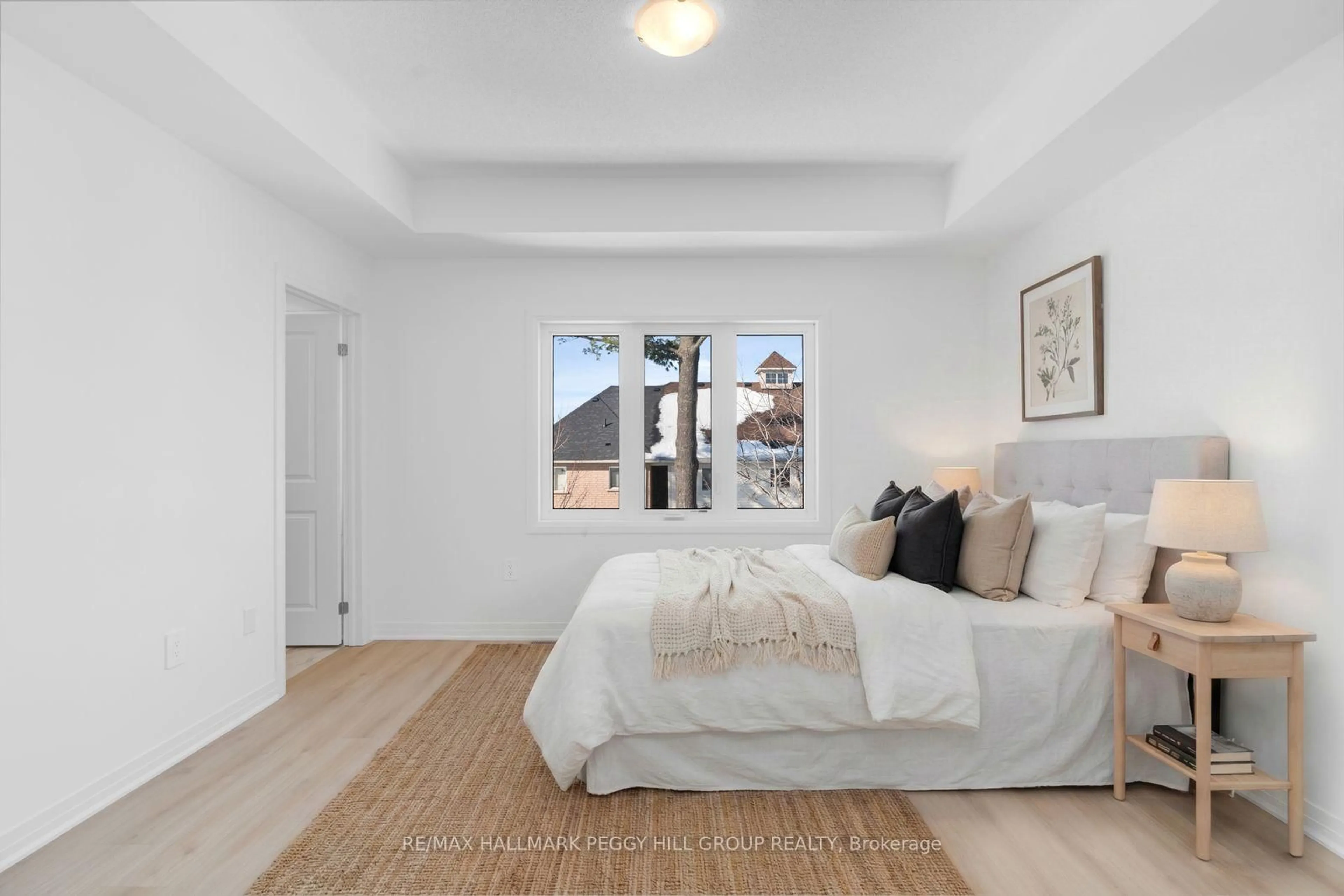 Bedroom with bed, unknown for 185 Durham Ave, Barrie Ontario L9J 0Z5