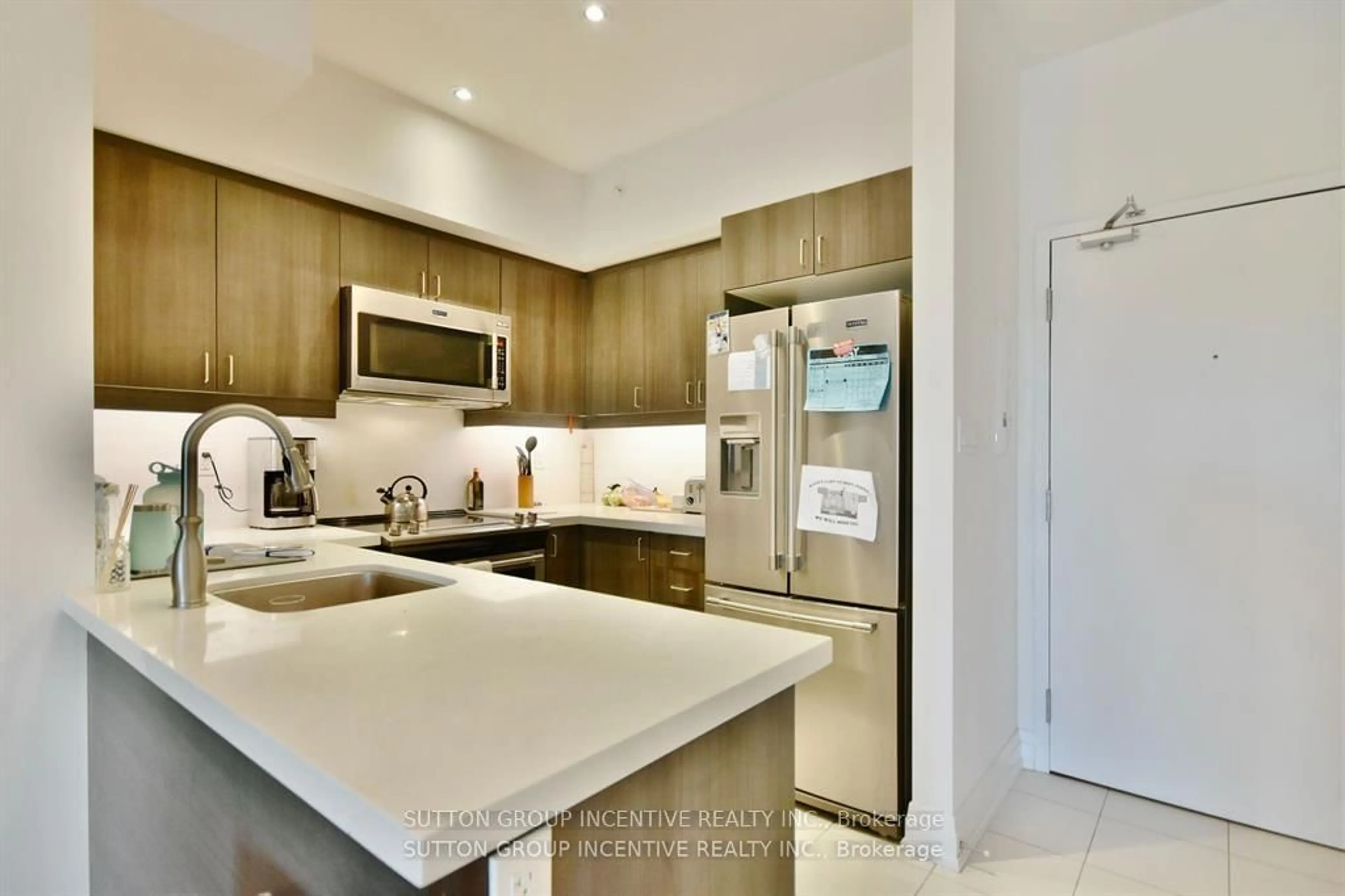 Contemporary kitchen, ceramic/tile floor for 299 Cundles Rd #608, Barrie Ontario L4M 0K9