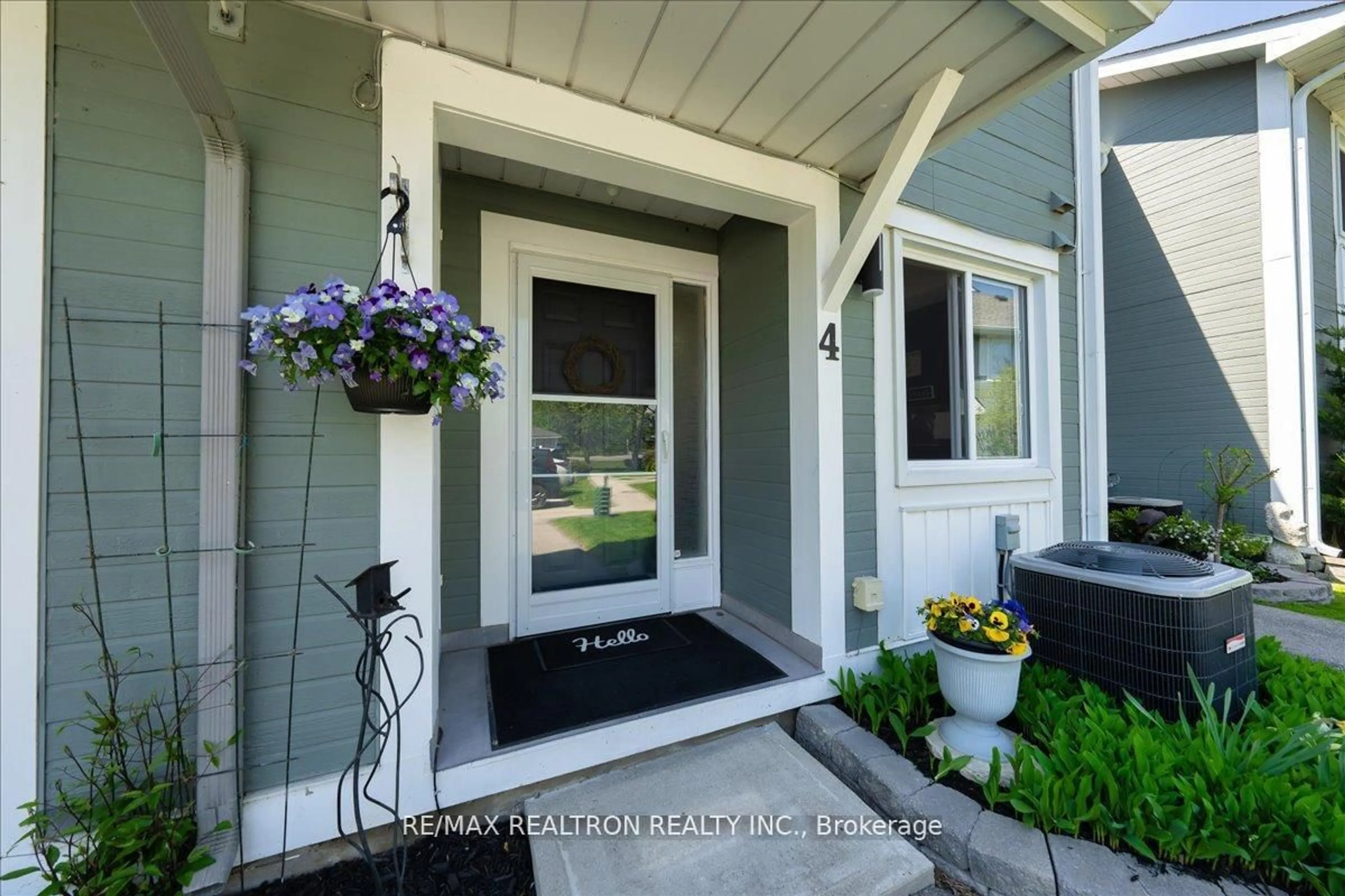 Indoor entryway for 2 Laguna Pkwy #4, Ramara Ontario L0K 1B0