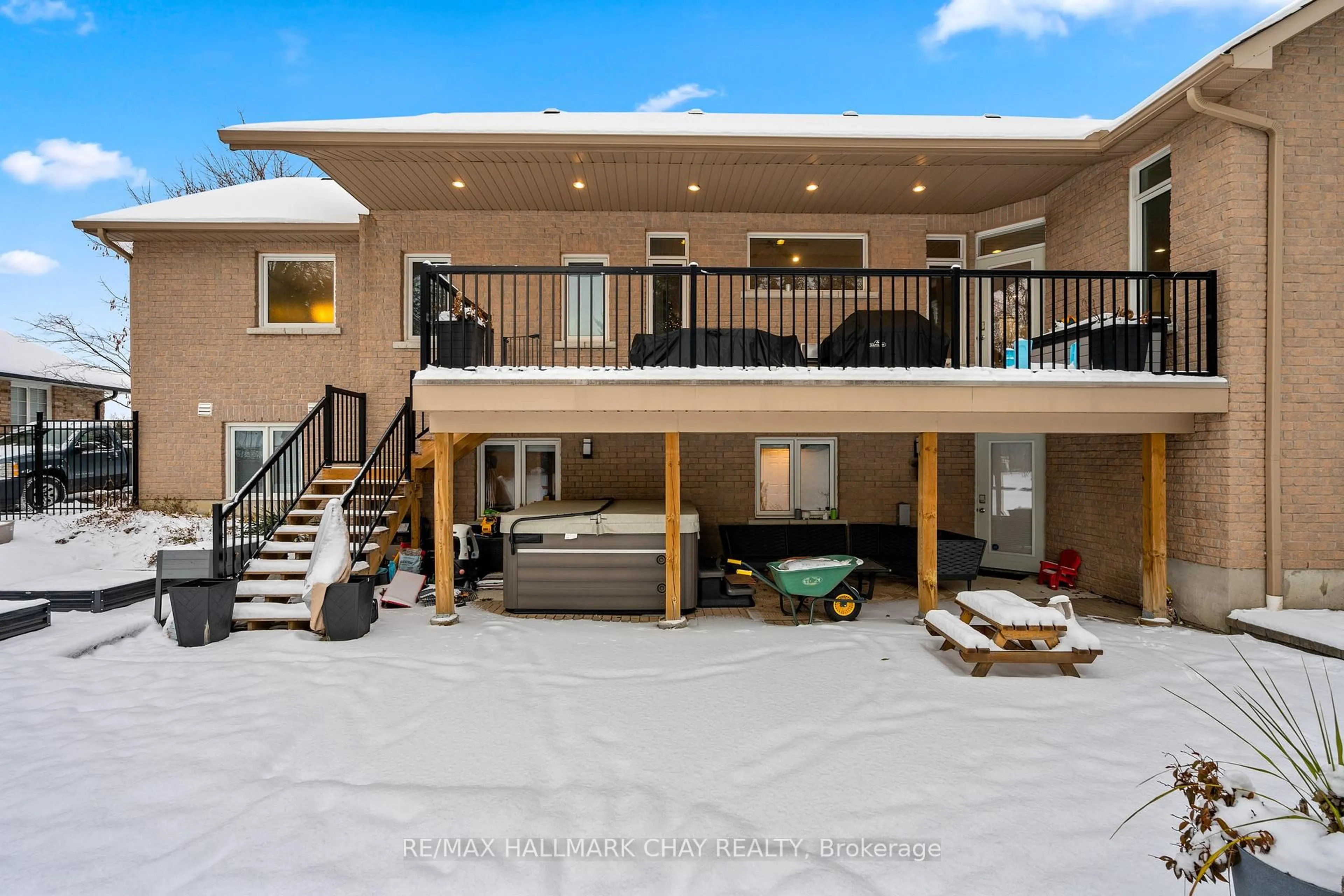 Patio, unknown for 3 Forest Hill Dr, Springwater Ontario L9X 0J4