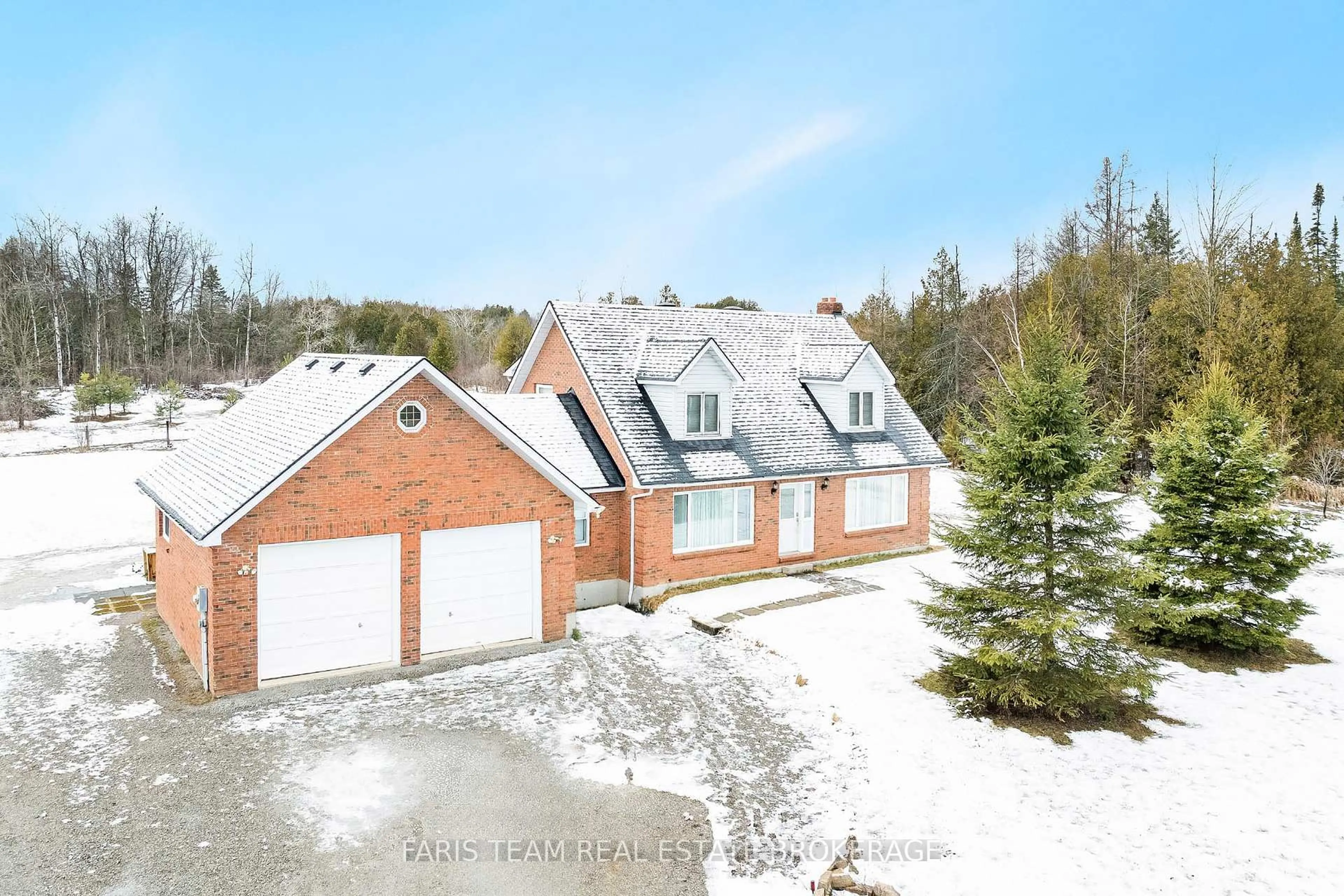 A pic from outside/outdoor area/front of a property/back of a property/a pic from drone, unknown for 2104 Newton St, Tay Ontario L0K 2A0