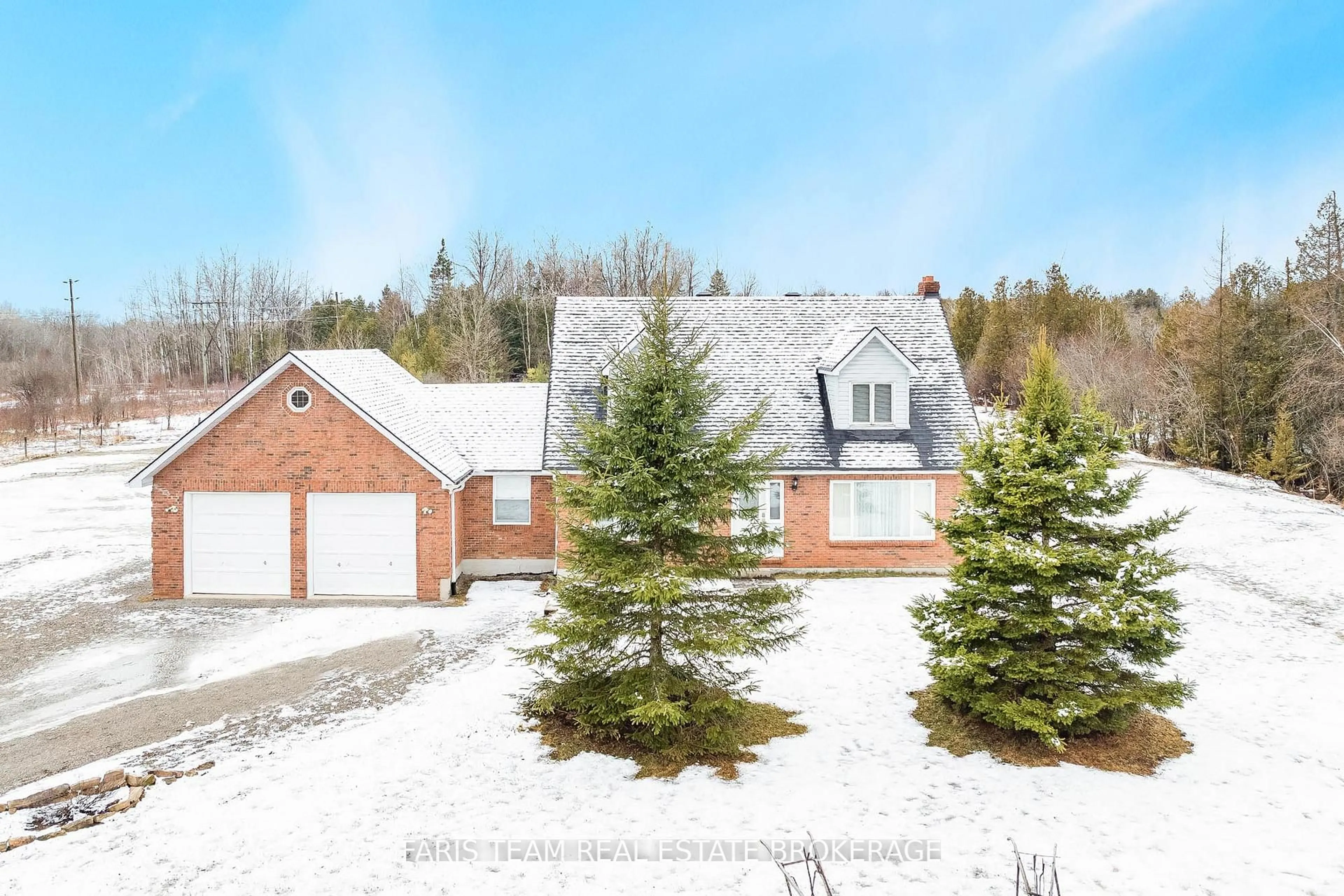 A pic from outside/outdoor area/front of a property/back of a property/a pic from drone, street for 2104 Newton St, Tay Ontario L0K 2A0