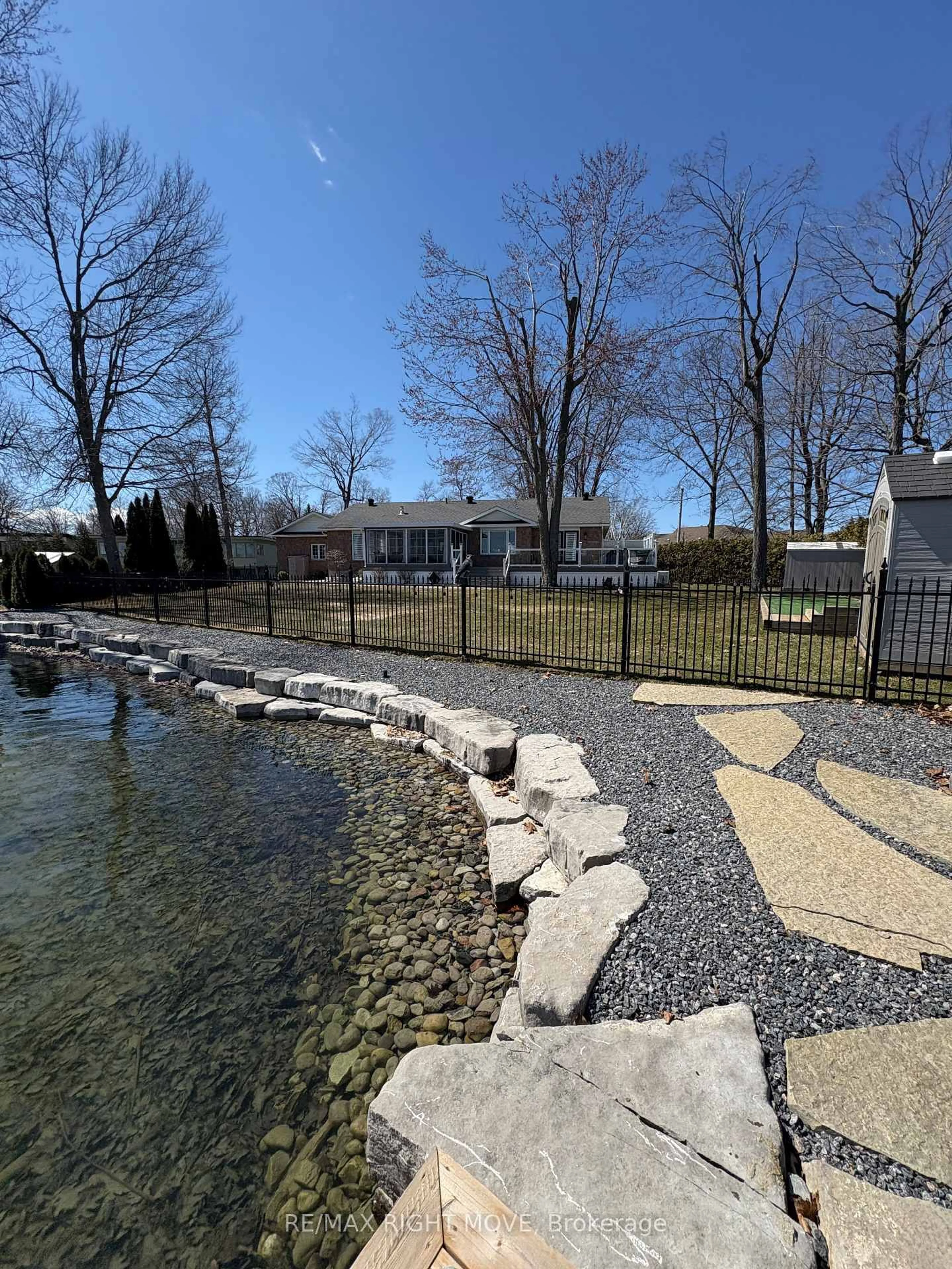 Unknown for 661 Glen Cres, Orillia Ontario L3V 6R2