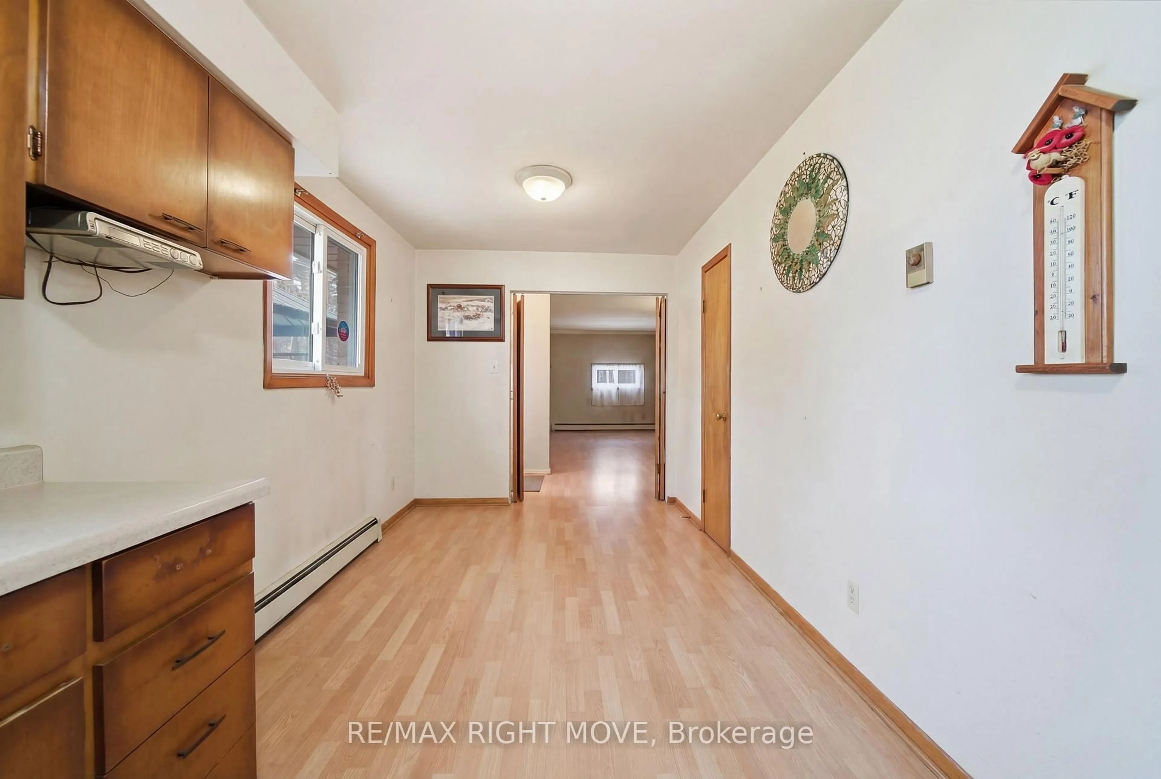 A pic of a room for 3149 Barrie Hill Rd, Springwater Ontario L4M 4S4