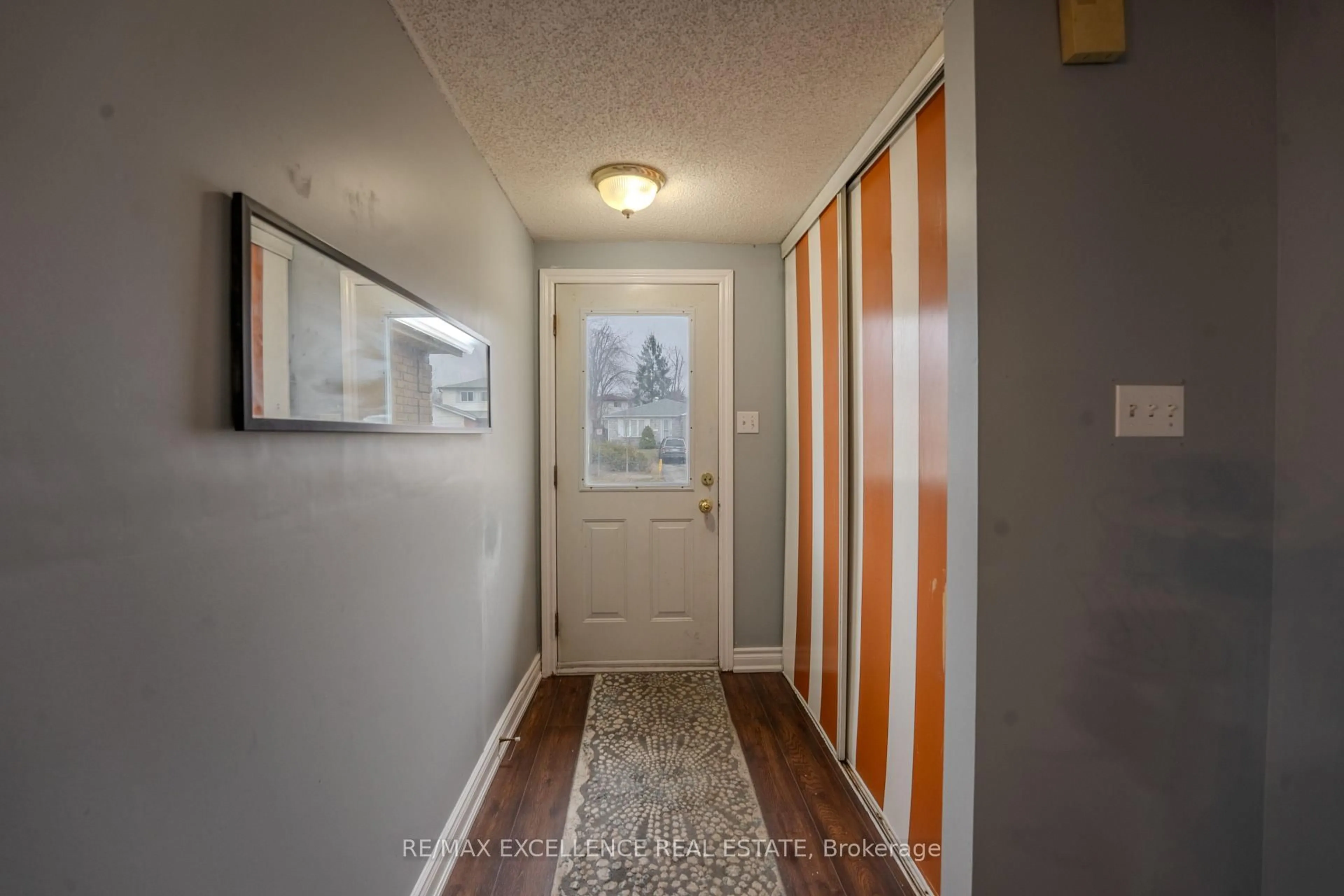 Indoor entryway for 3 Hickling Tr, Barrie Ontario L4M 5V7