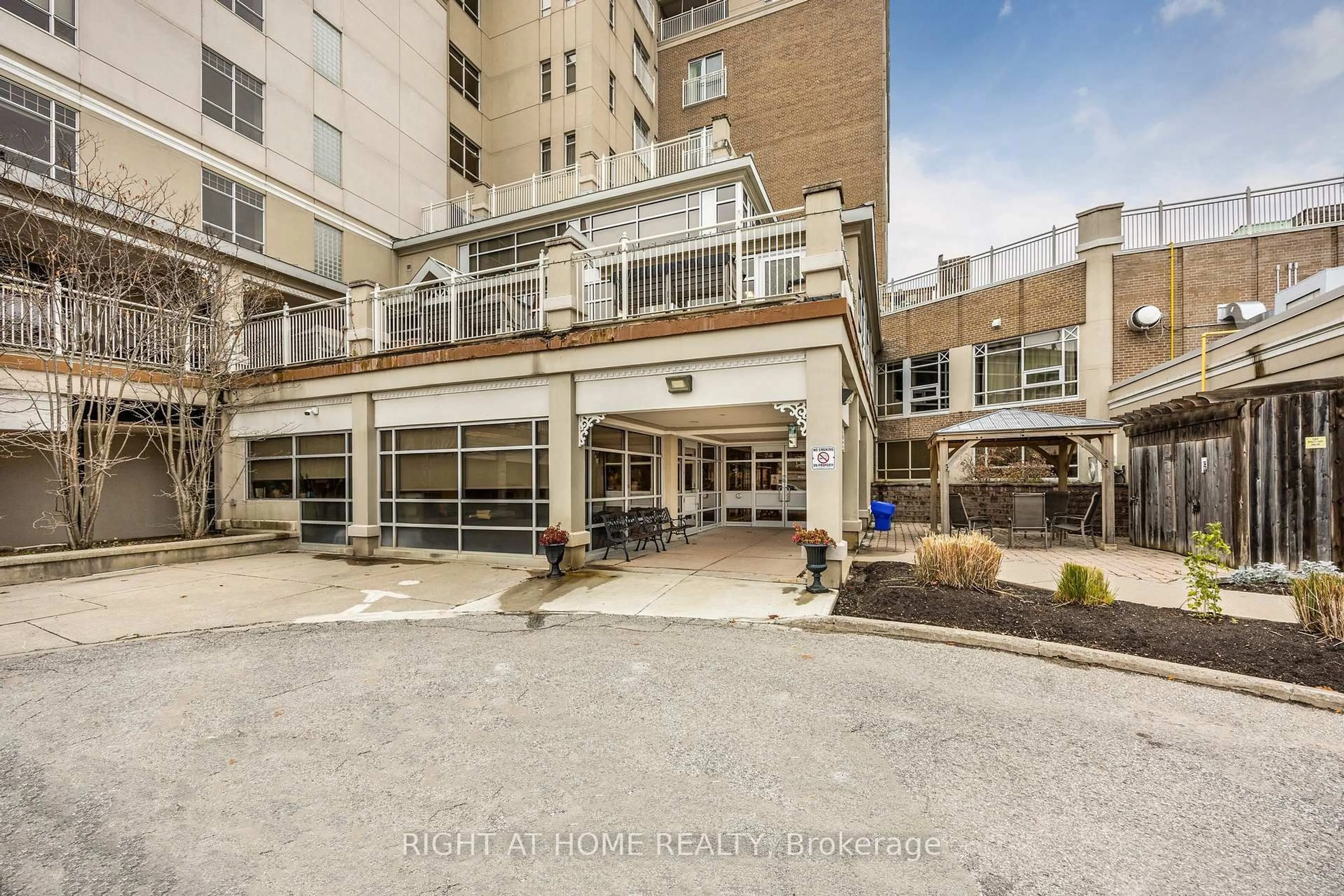 Unknown for 74 Ross St #53, Barrie Ontario L4N 1G3