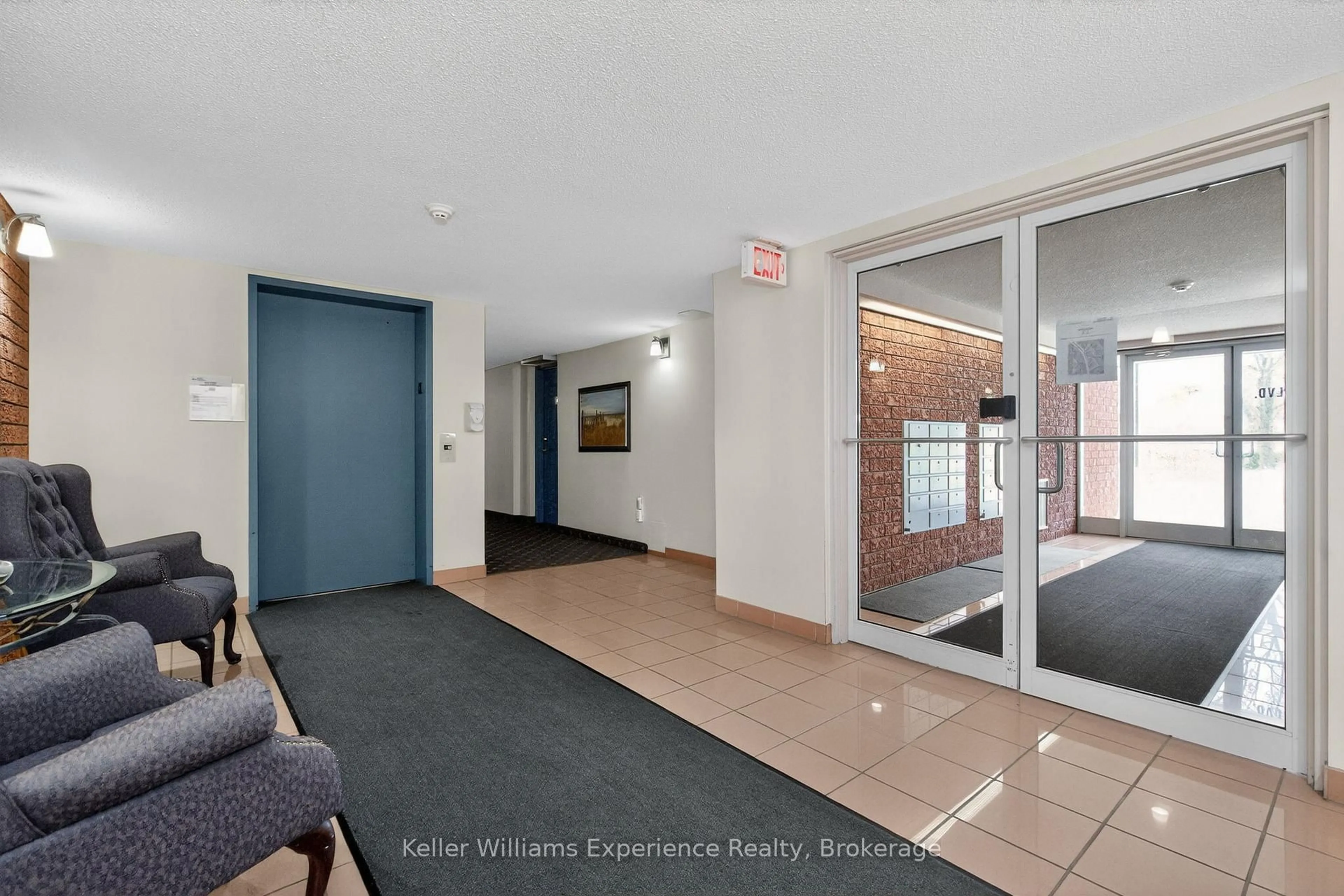 Indoor foyer for 11 Beck Blvd #404, Penetanguishene Ontario L9M 2G1