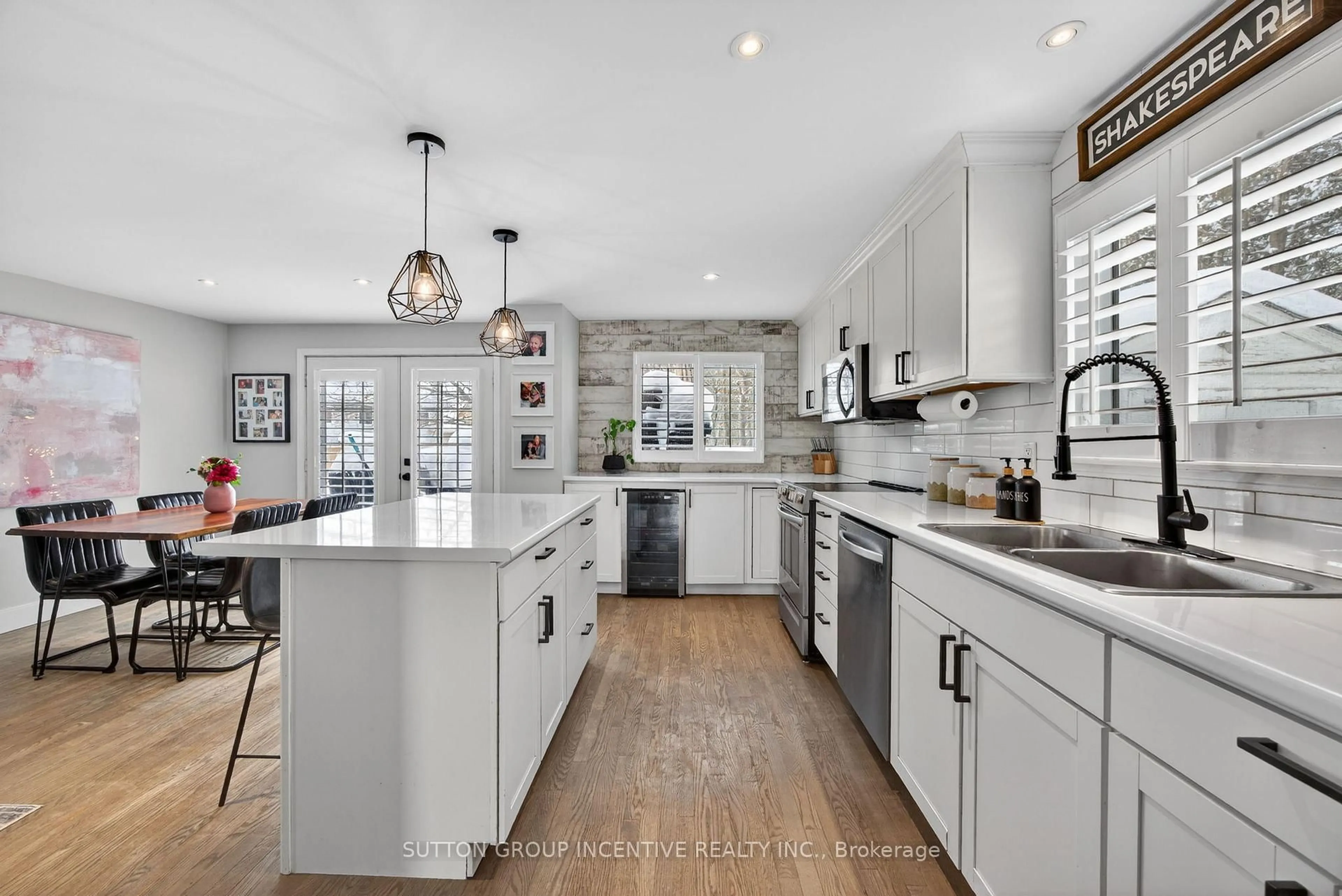 Open concept kitchen, ceramic/tile floor for 56 Shakespeare Cres, Barrie Ontario L4N 6C1