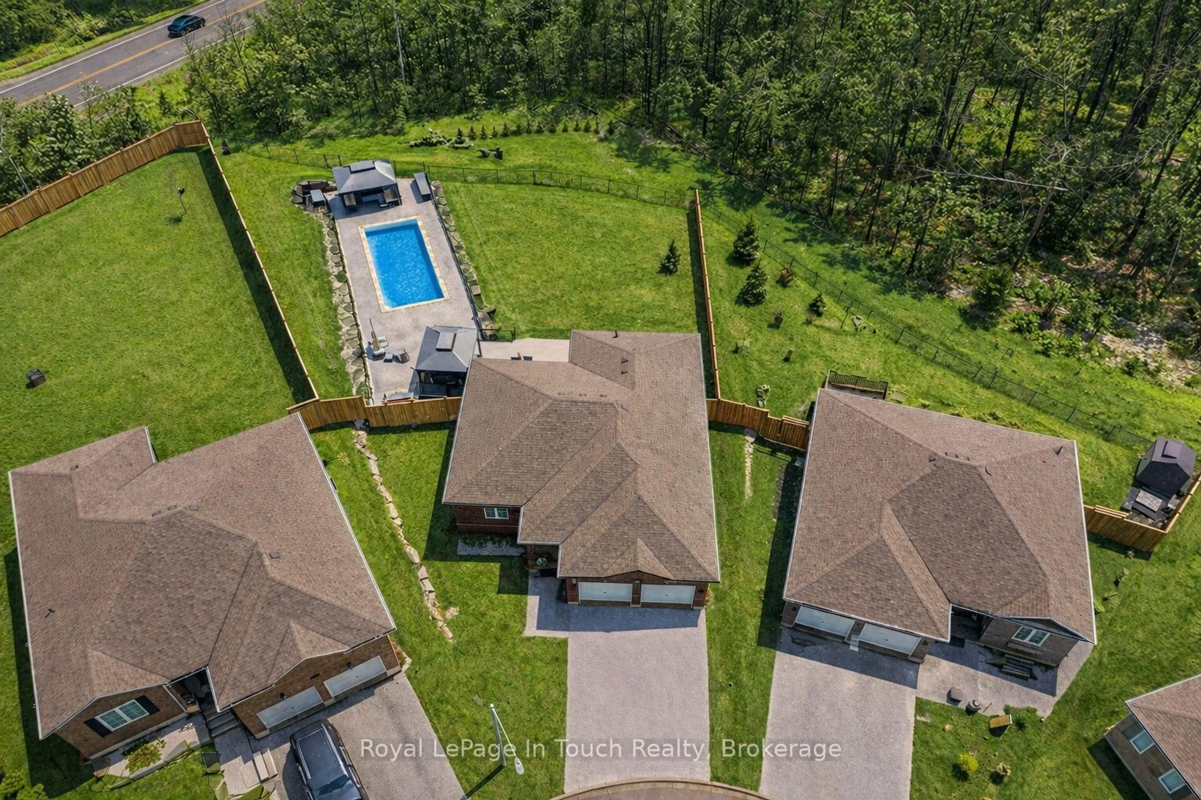 A pic from outside/outdoor area/front of a property/back of a property/a pic from drone, unknown for 55 Hunter Ave, Tay Ontario L0K 2A0